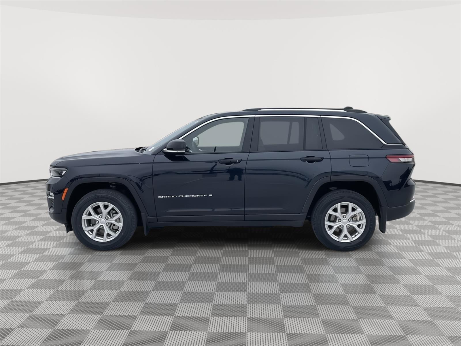 Vehicle photo 2