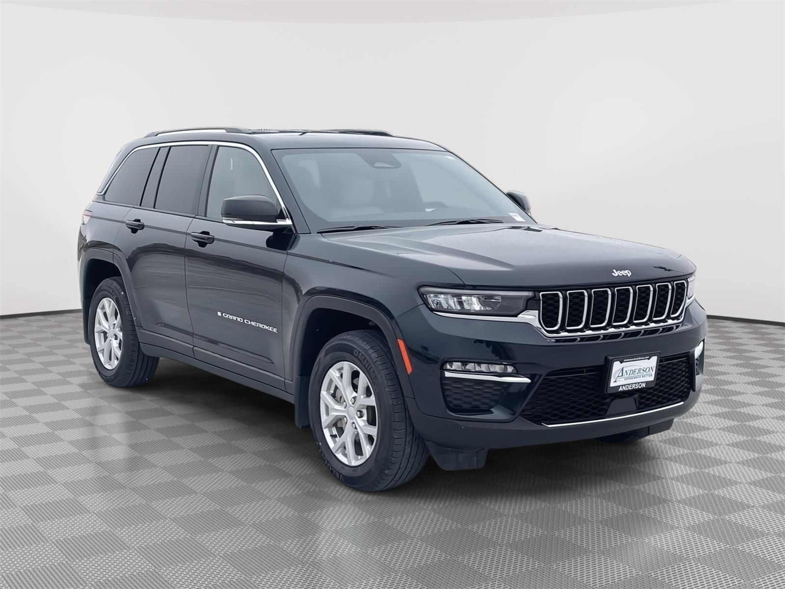 Vehicle photo 8