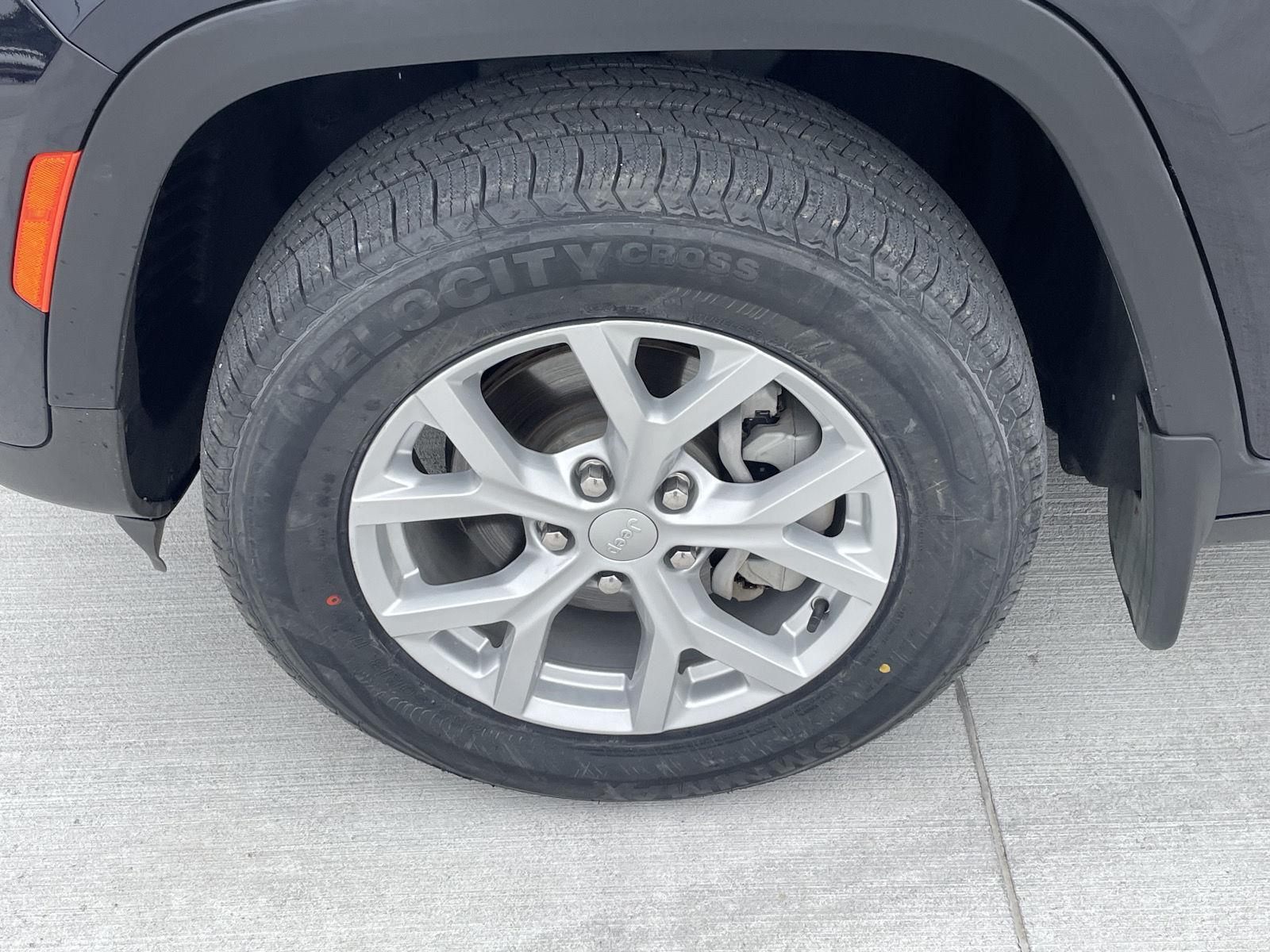 Vehicle photo 10