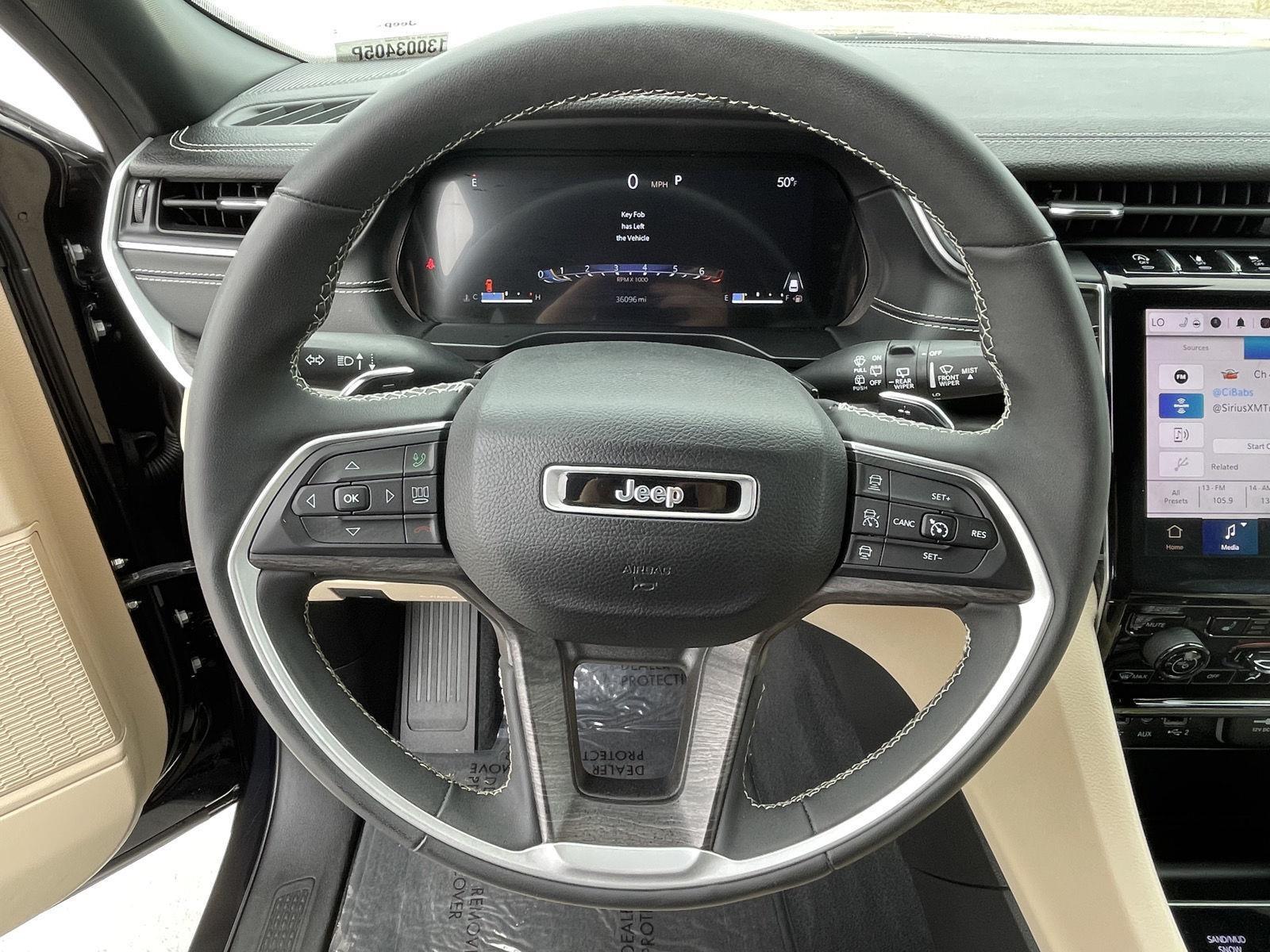 Vehicle photo 13