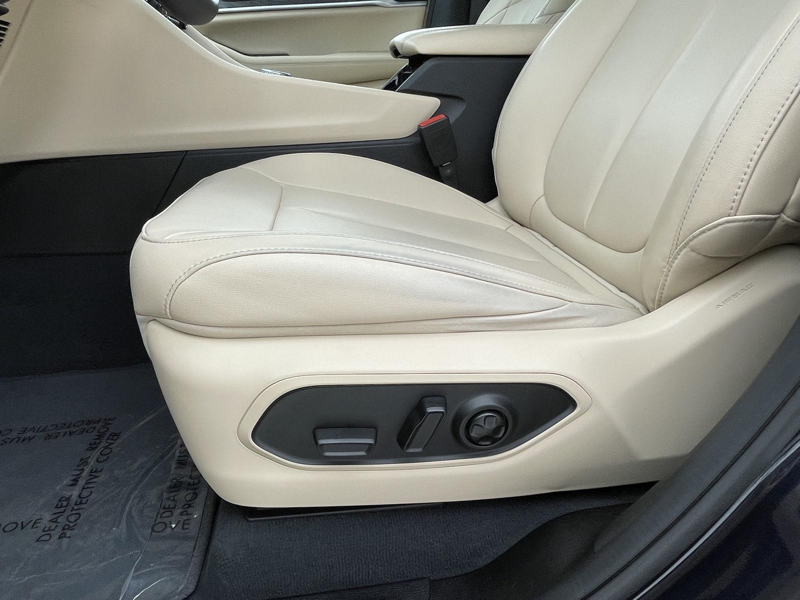 Vehicle photo 17