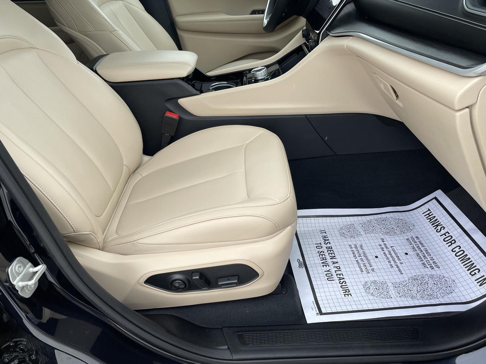 Vehicle photo 20