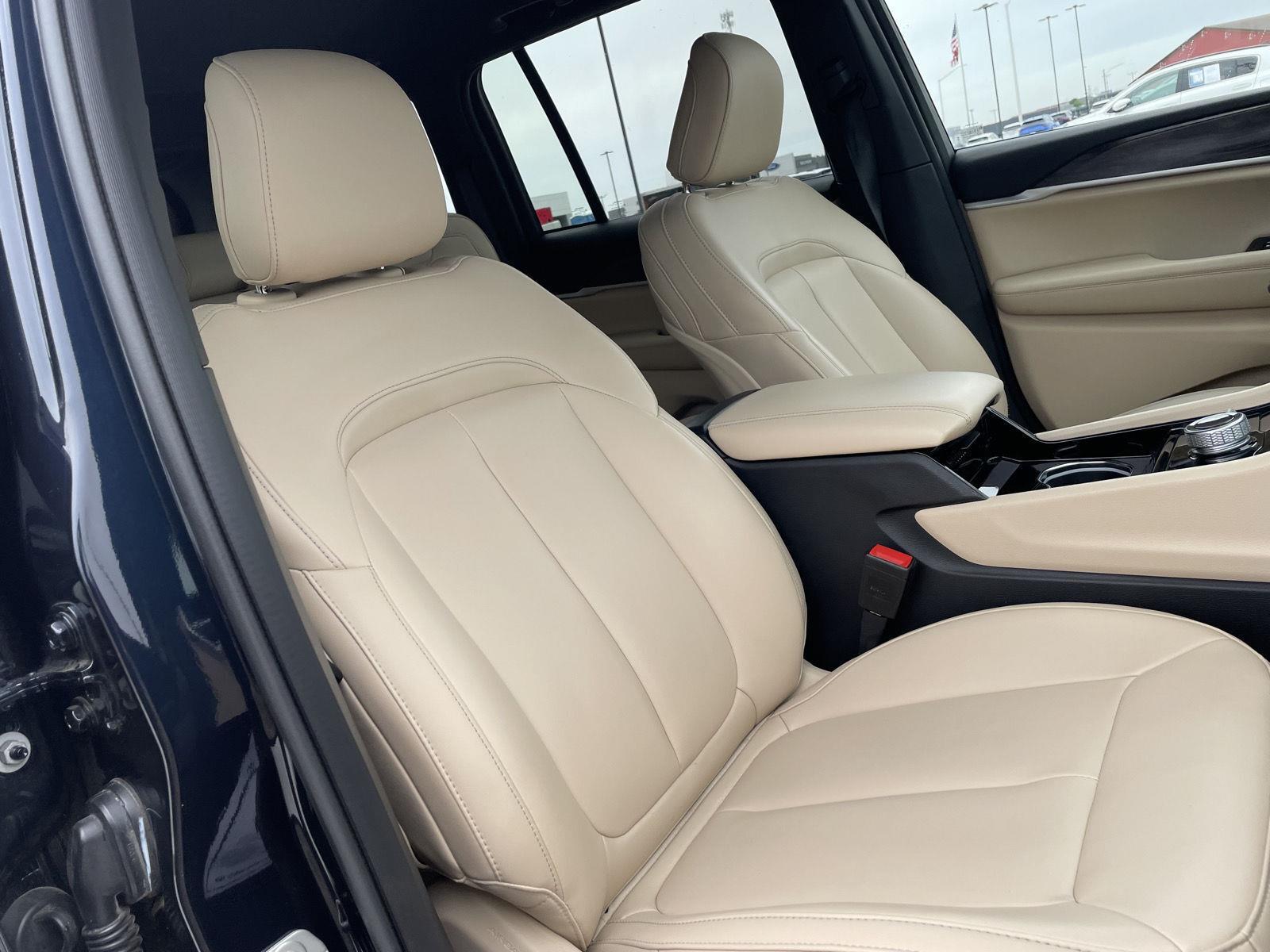 Vehicle photo 21