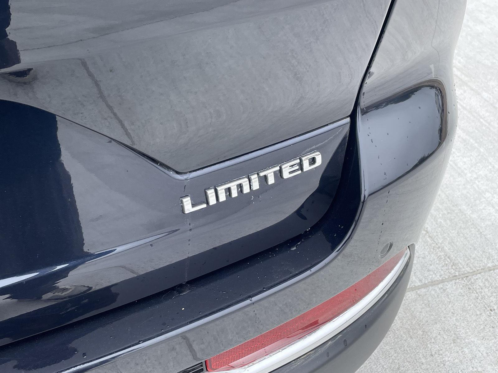 Vehicle photo 22