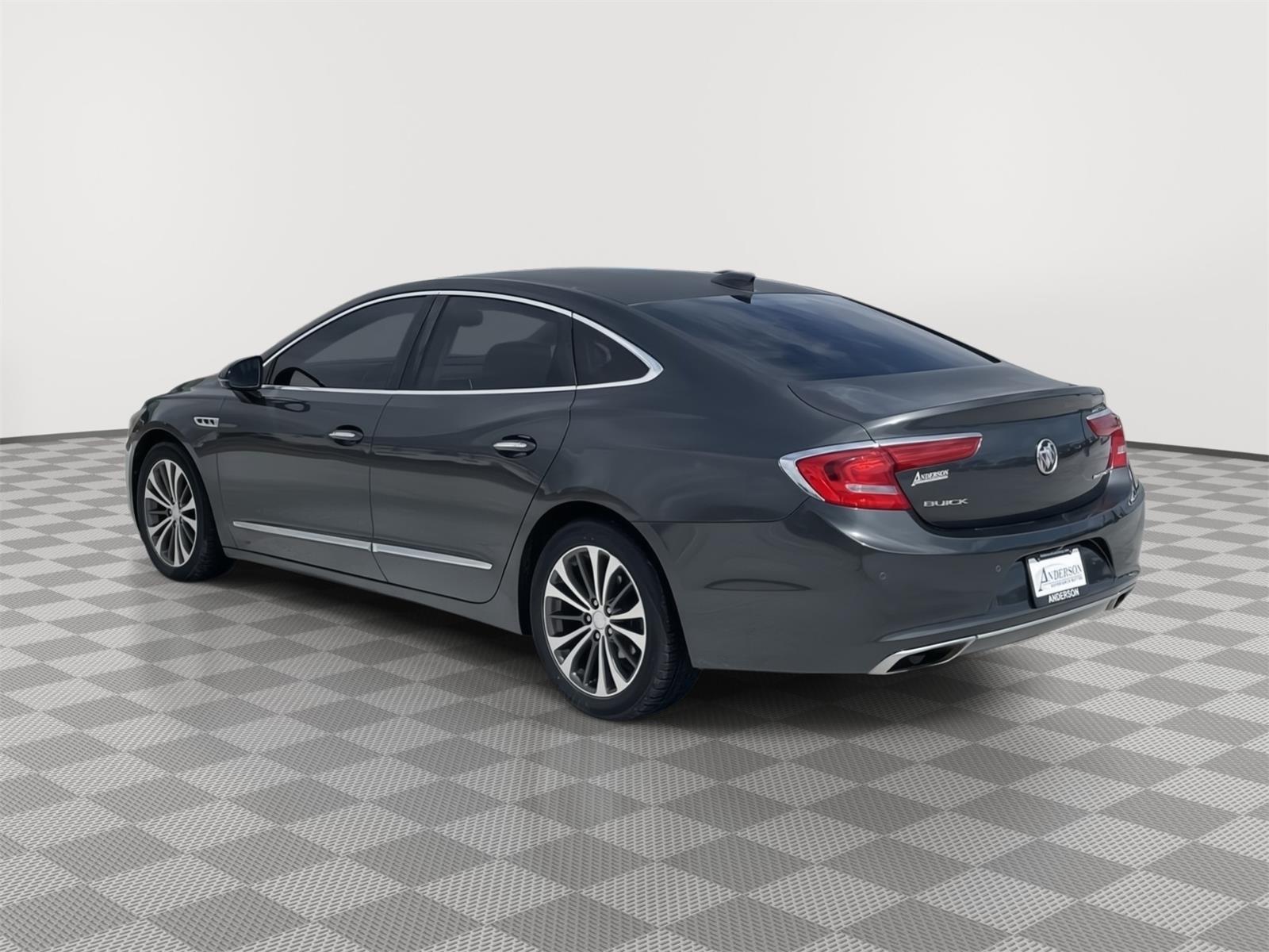 Vehicle photo 4