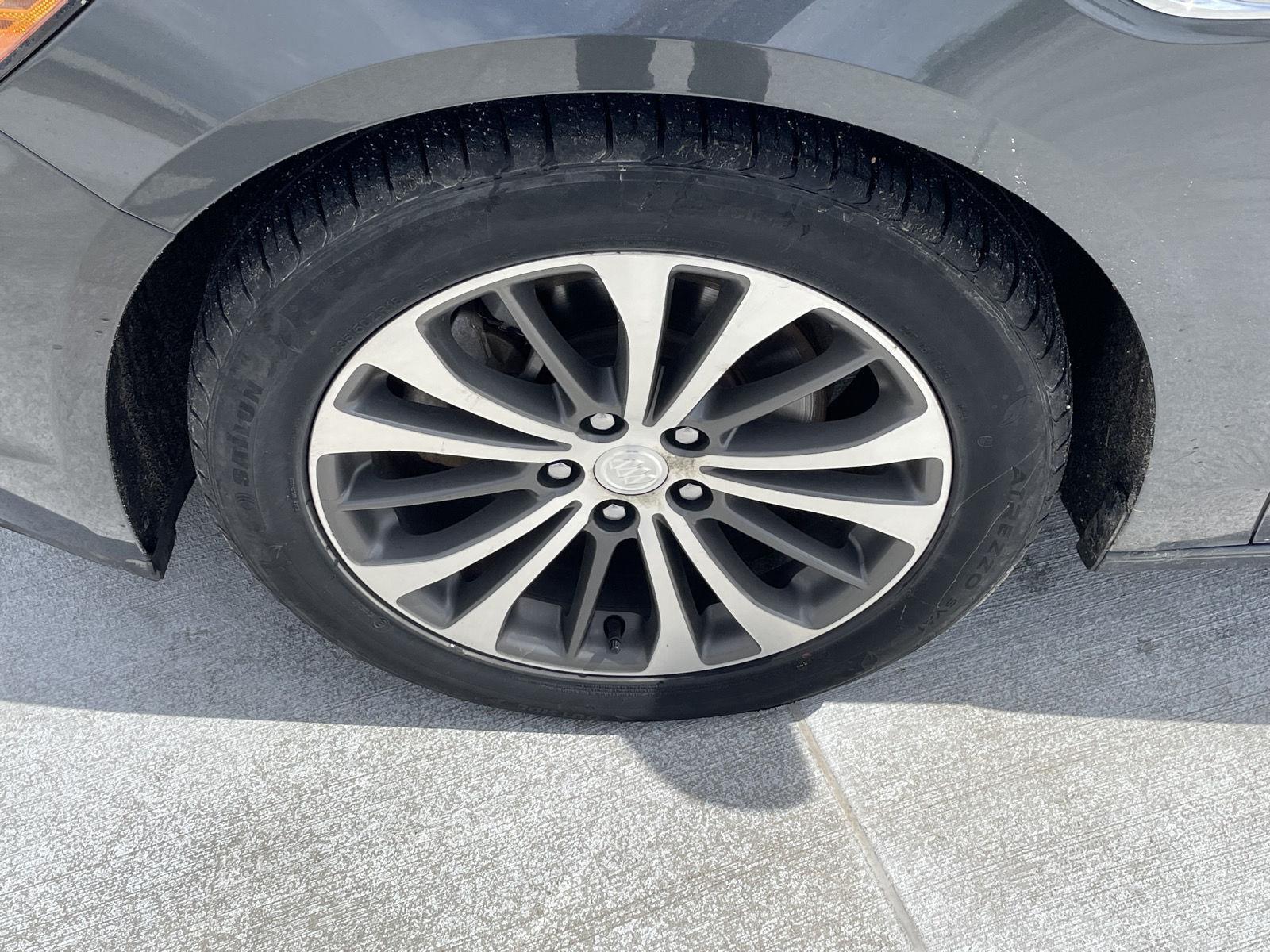 Vehicle photo 7
