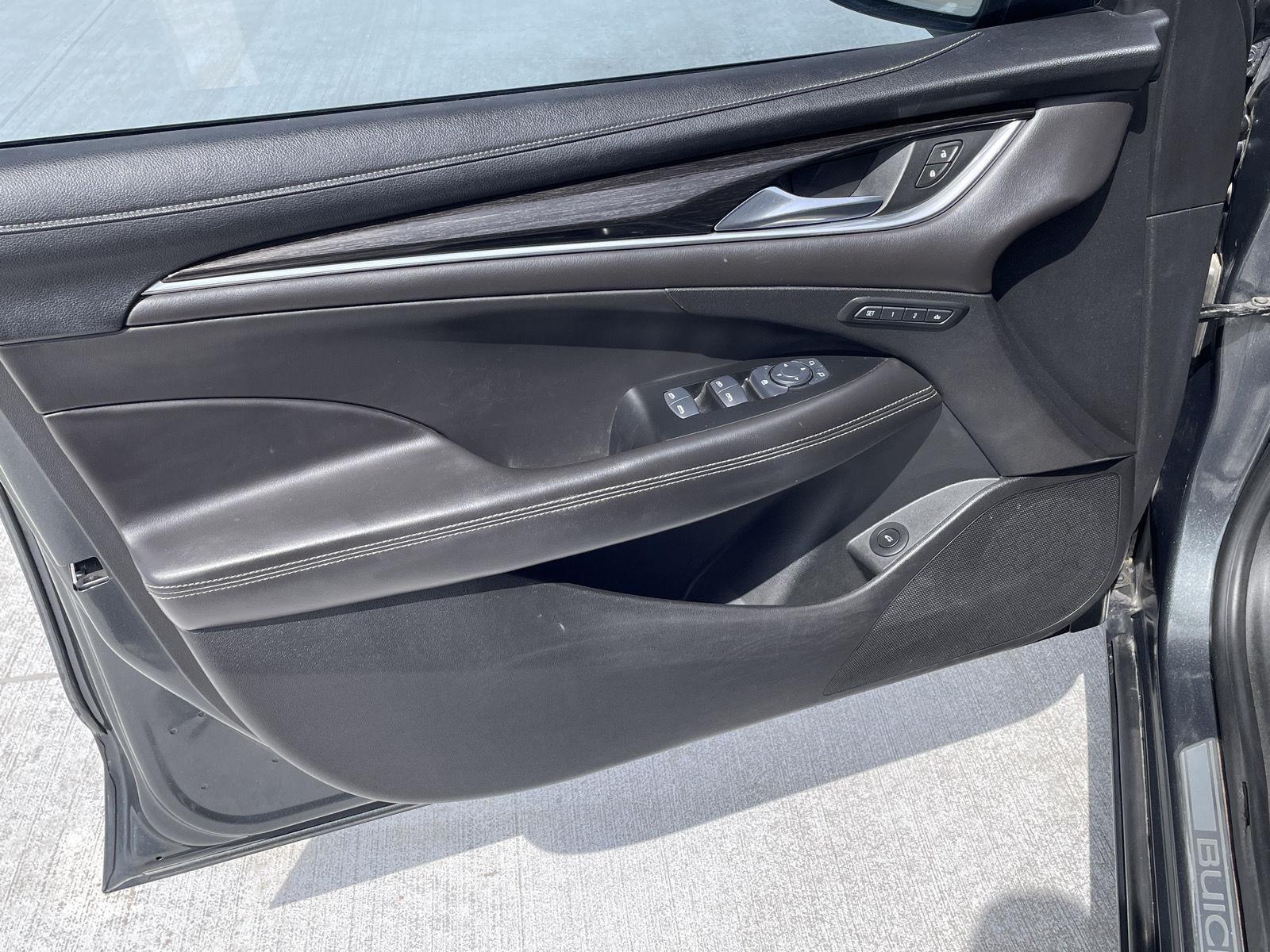 Vehicle photo 9