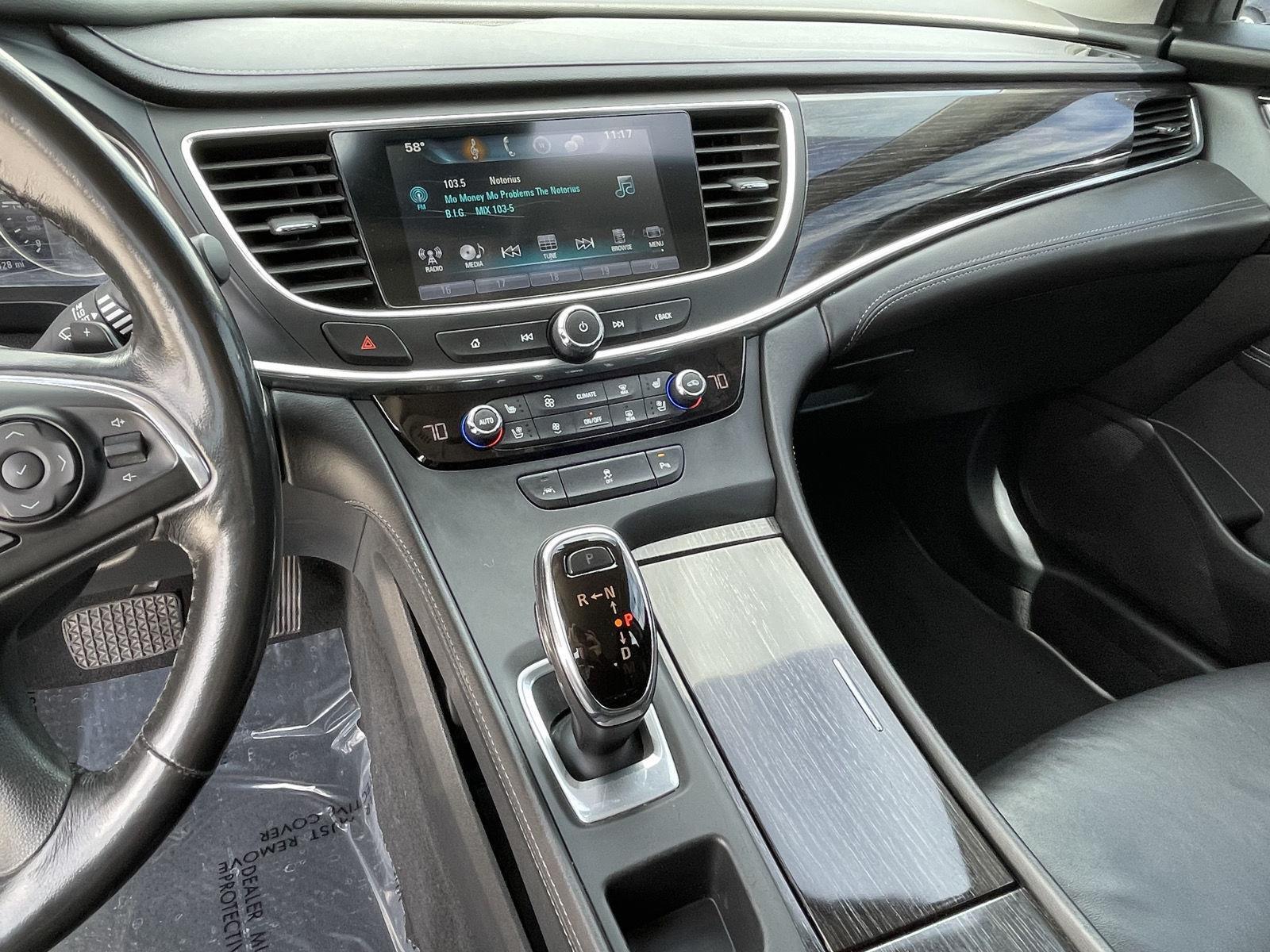 Vehicle photo 11