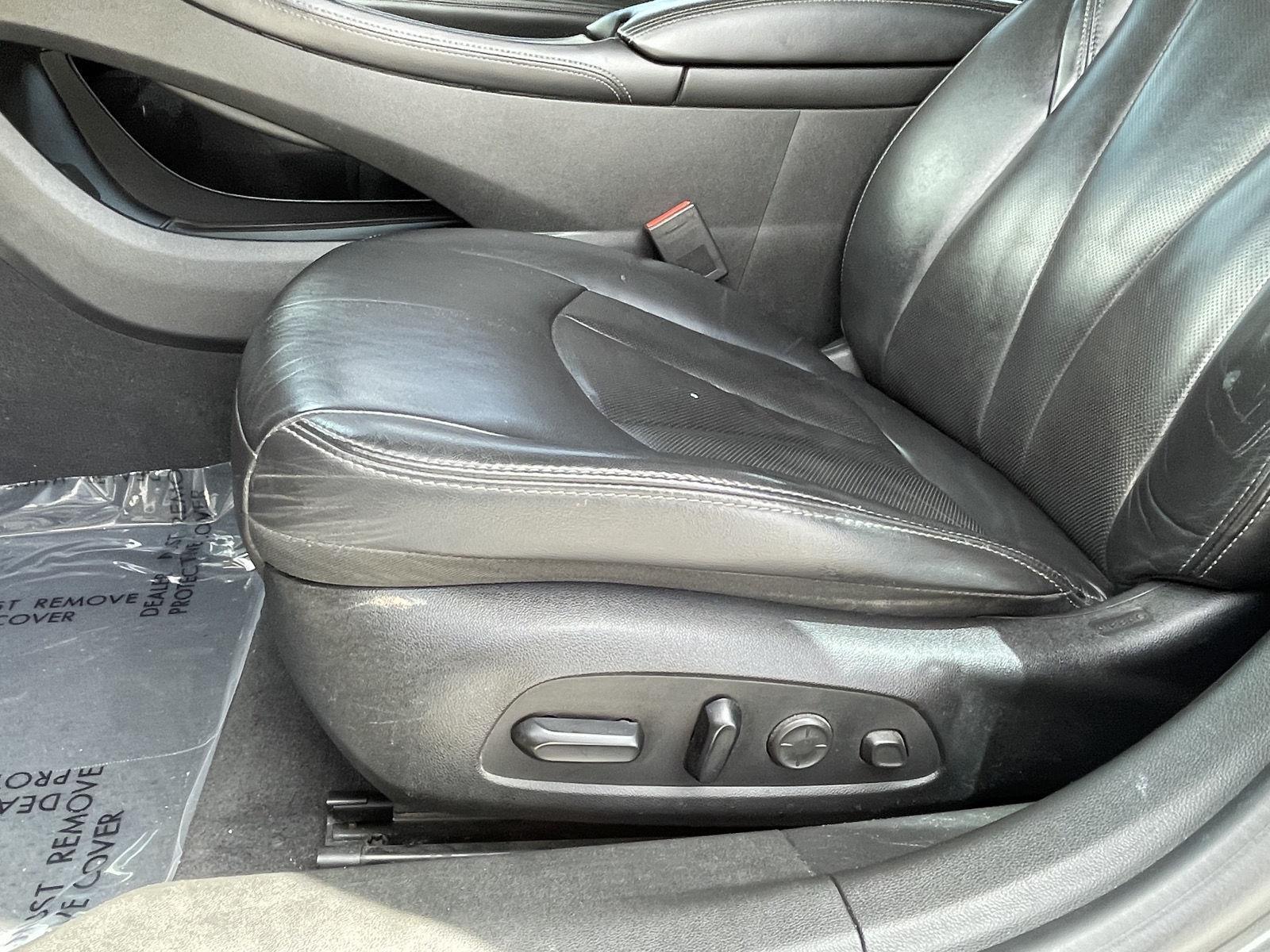 Vehicle photo 14