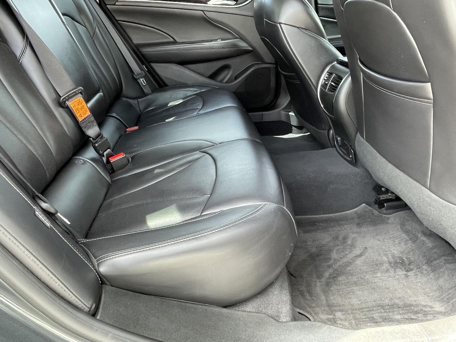Vehicle photo 15