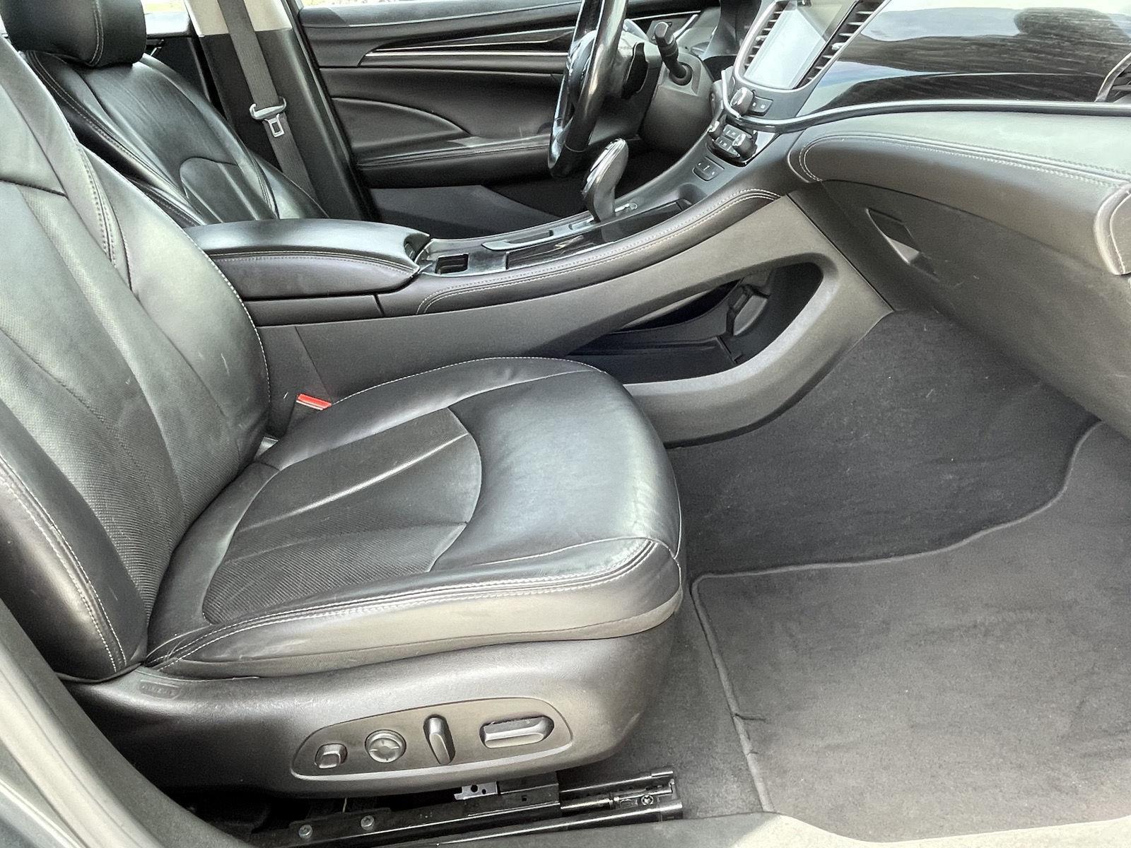 Vehicle photo 17