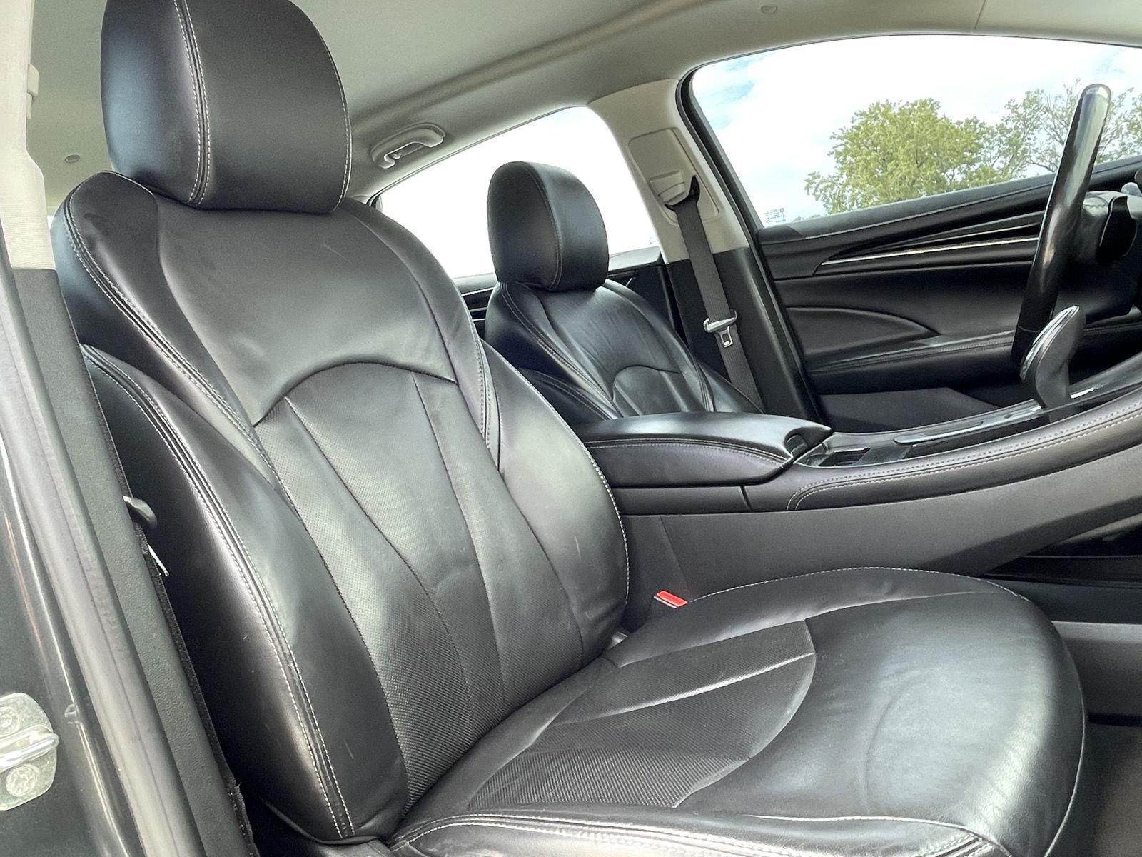 Vehicle photo 18