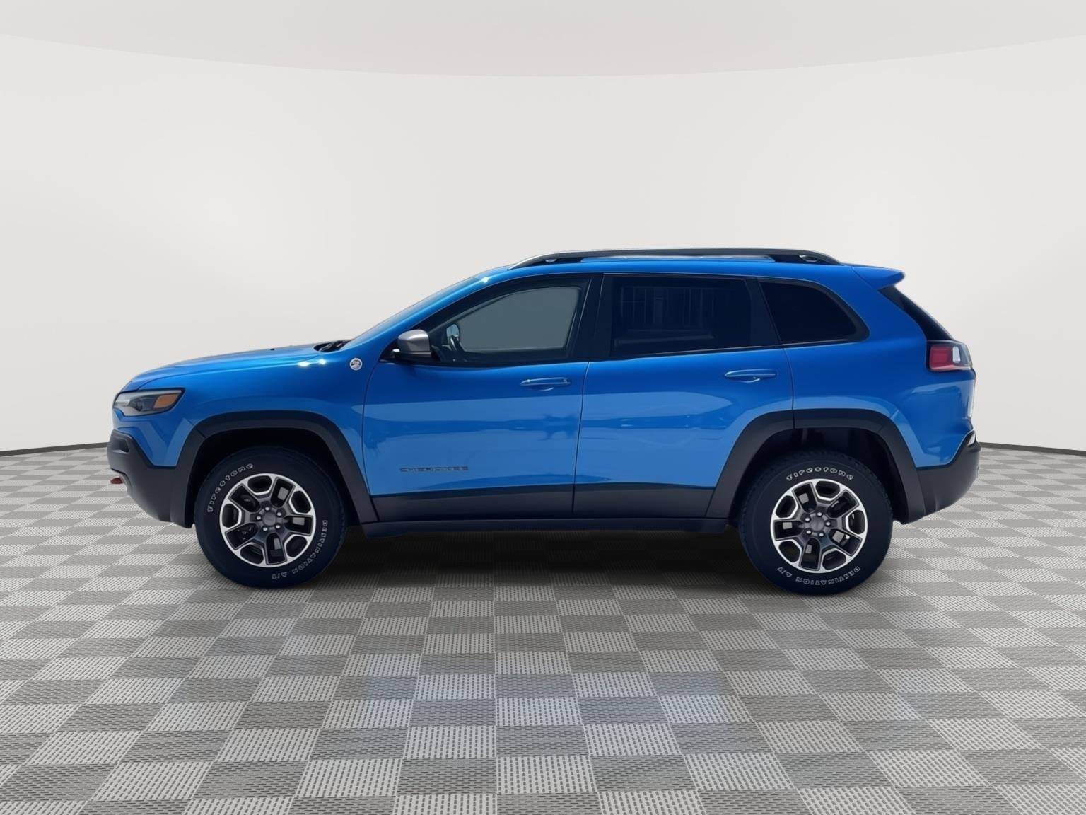 Vehicle photo 2