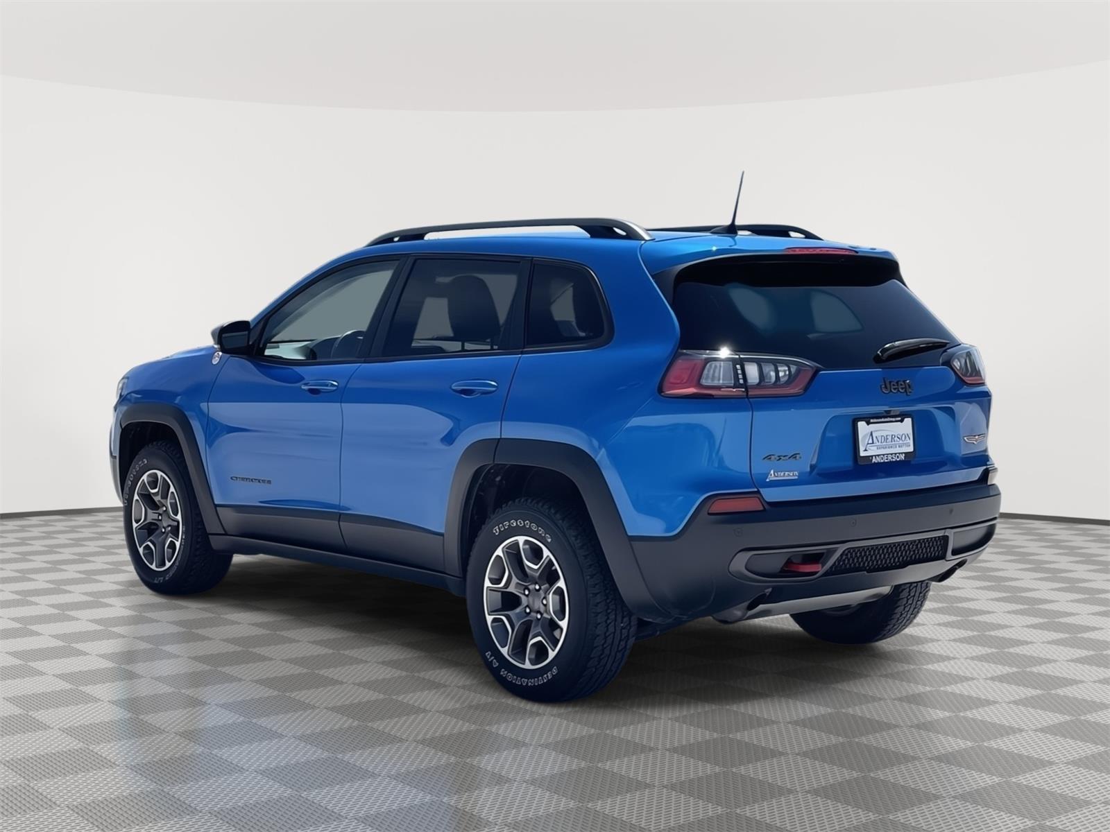 Vehicle photo 4