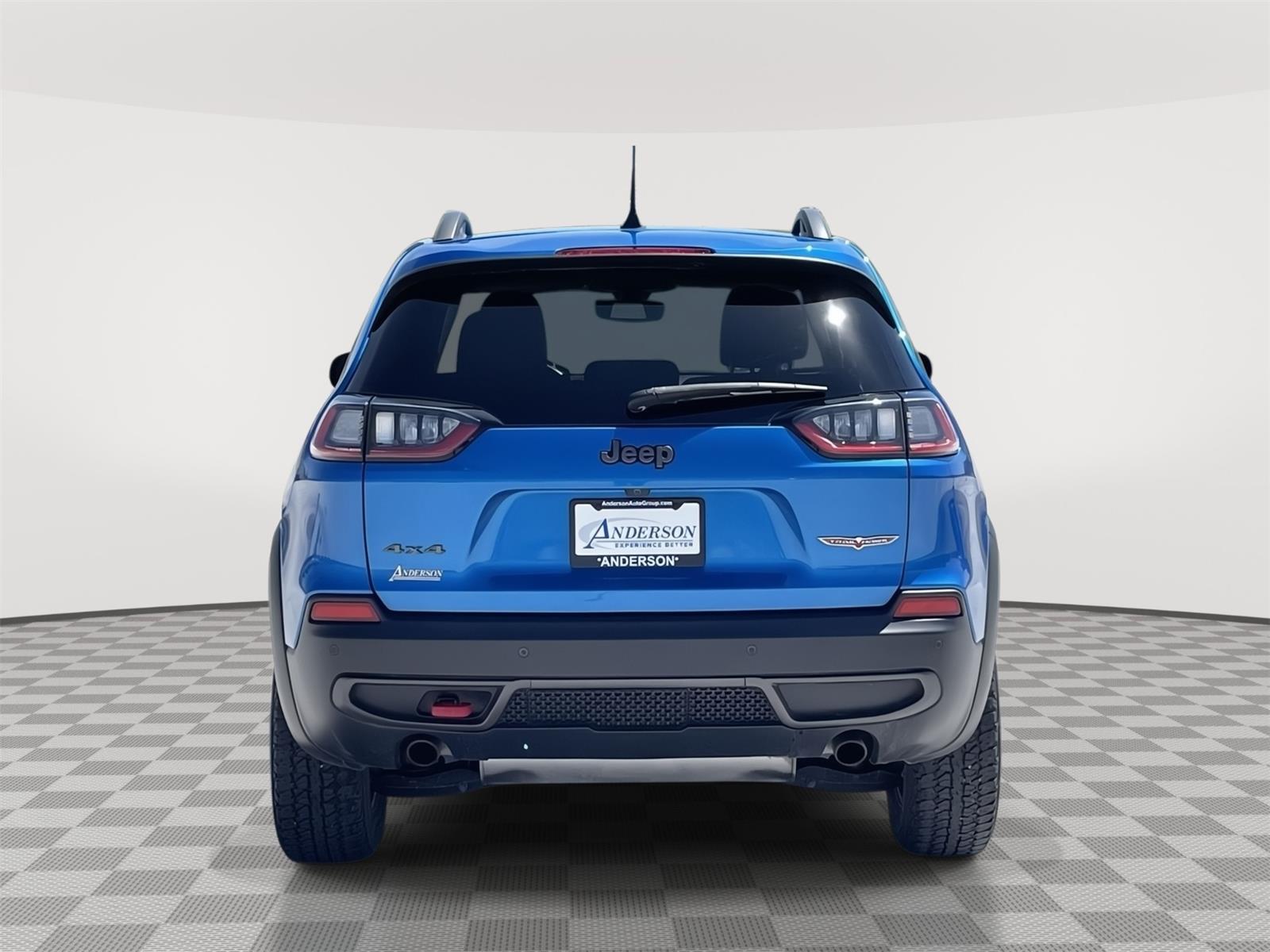 Vehicle photo 5