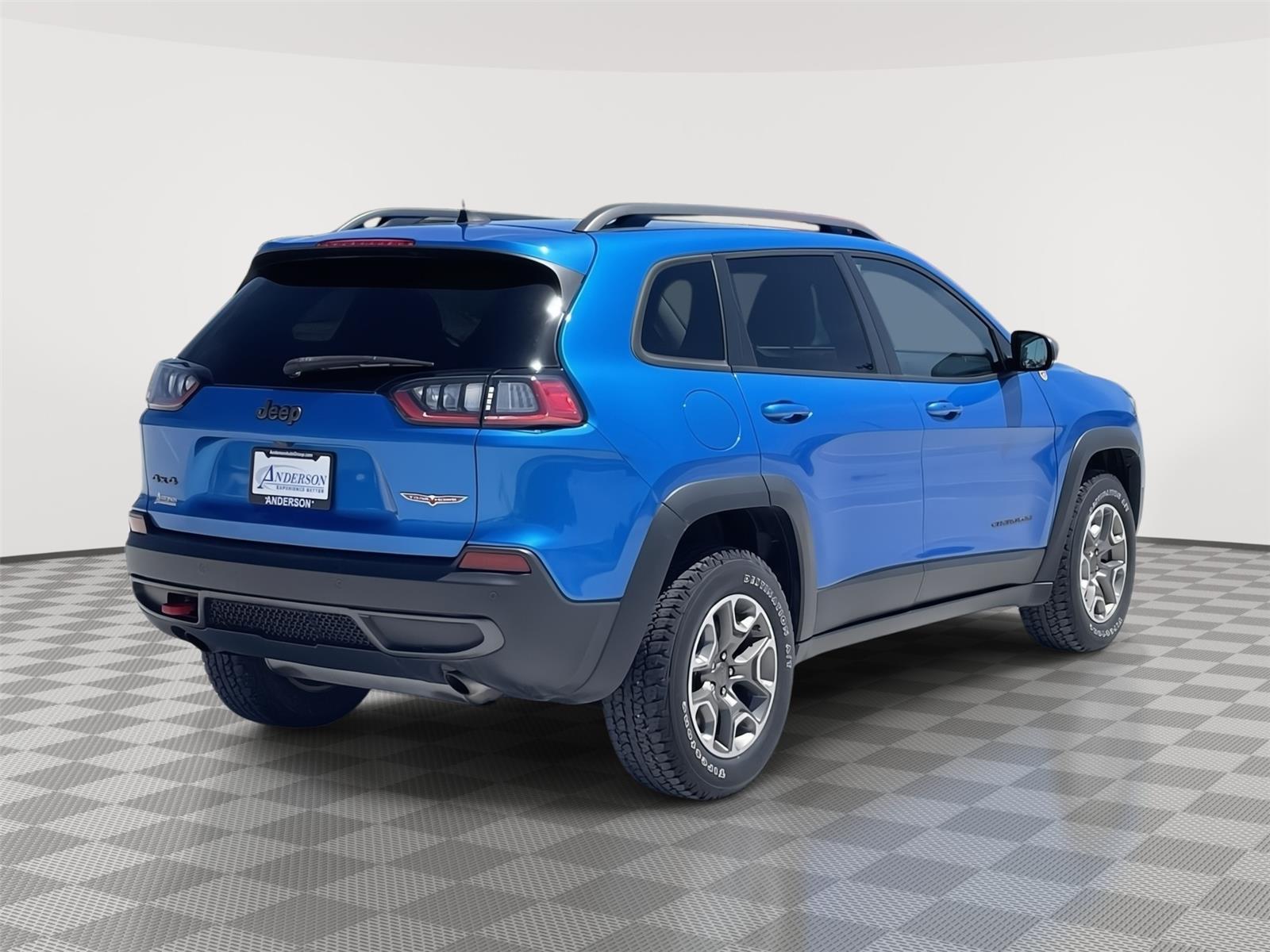 Vehicle photo 6