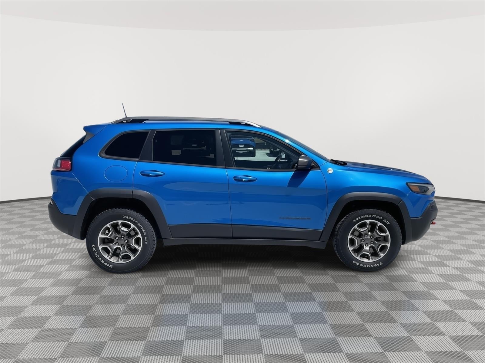 Vehicle photo 7