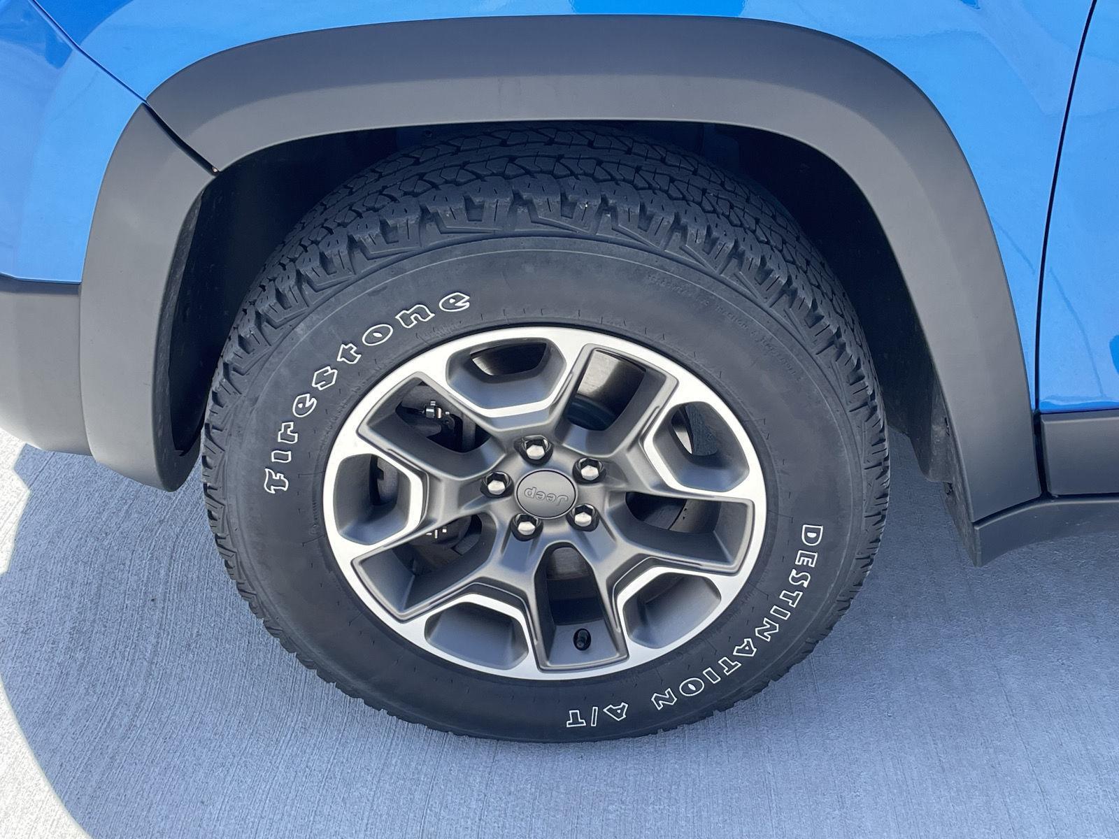 Vehicle photo 10