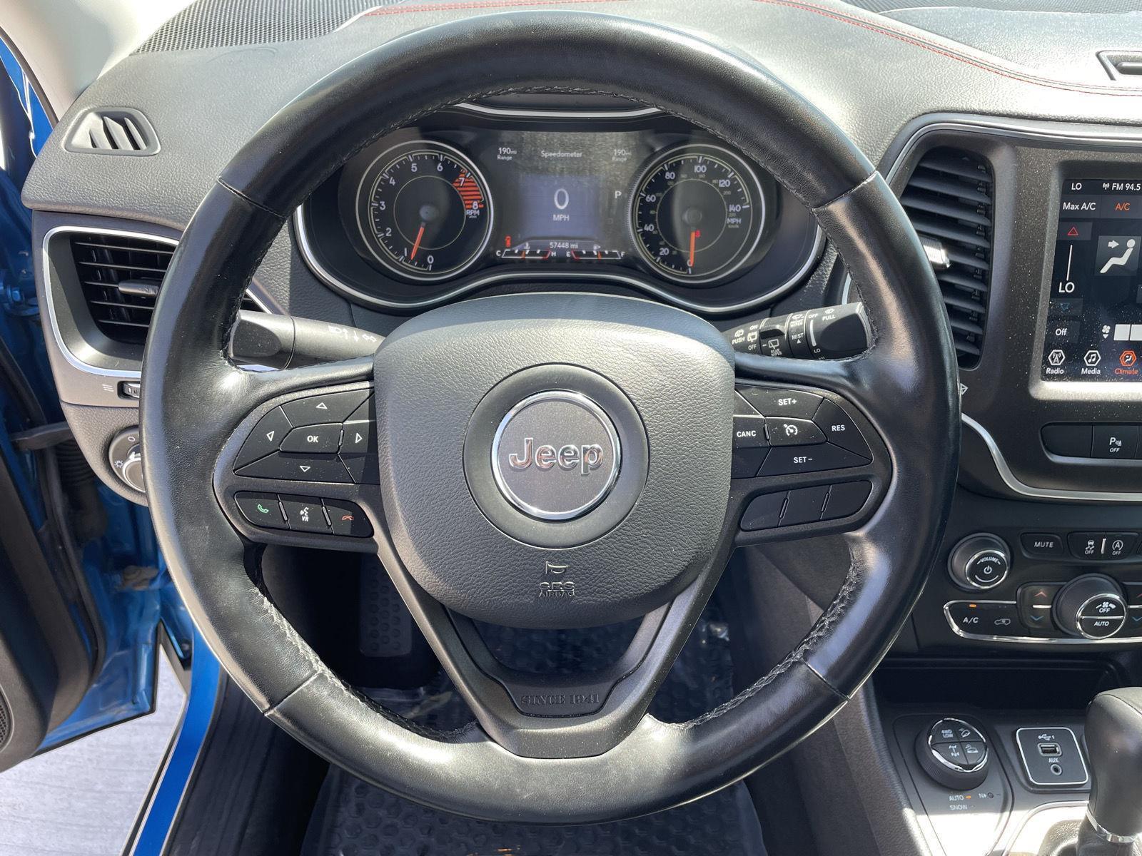 Vehicle photo 13