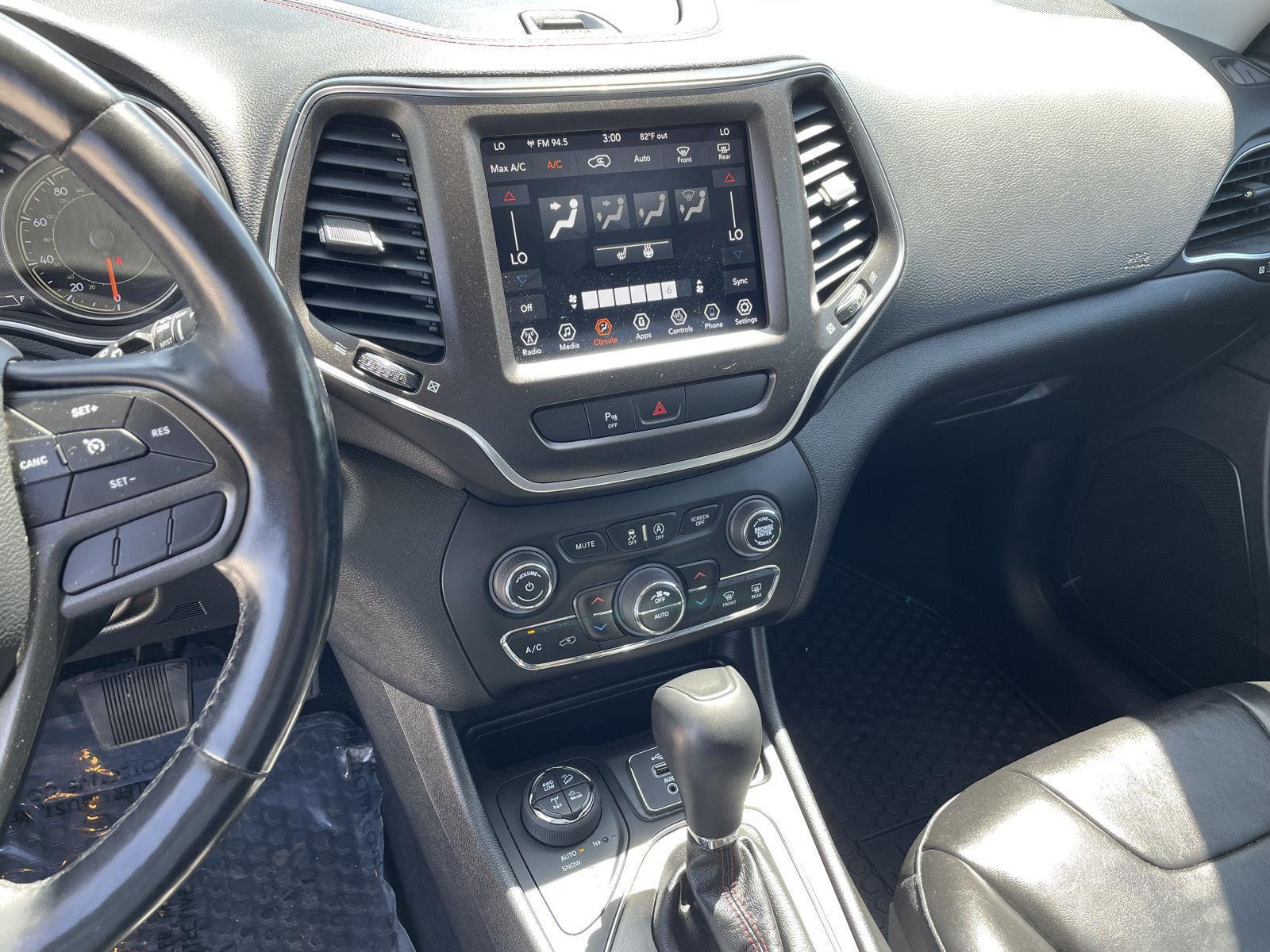 Vehicle photo 14