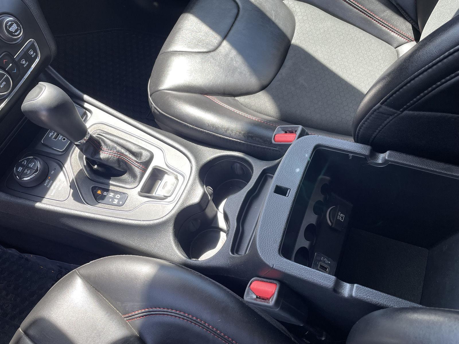 Vehicle photo 15