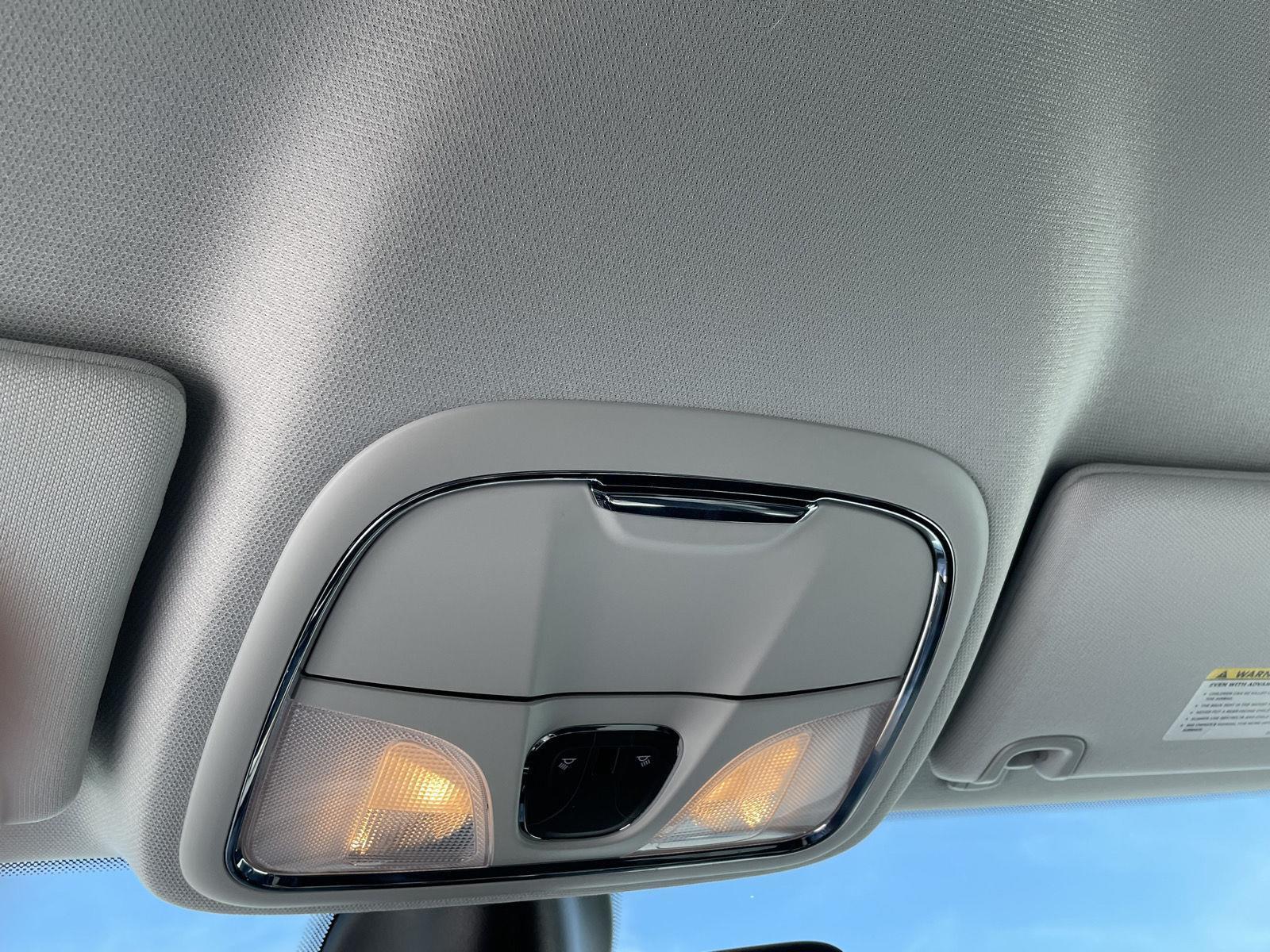 Vehicle photo 16