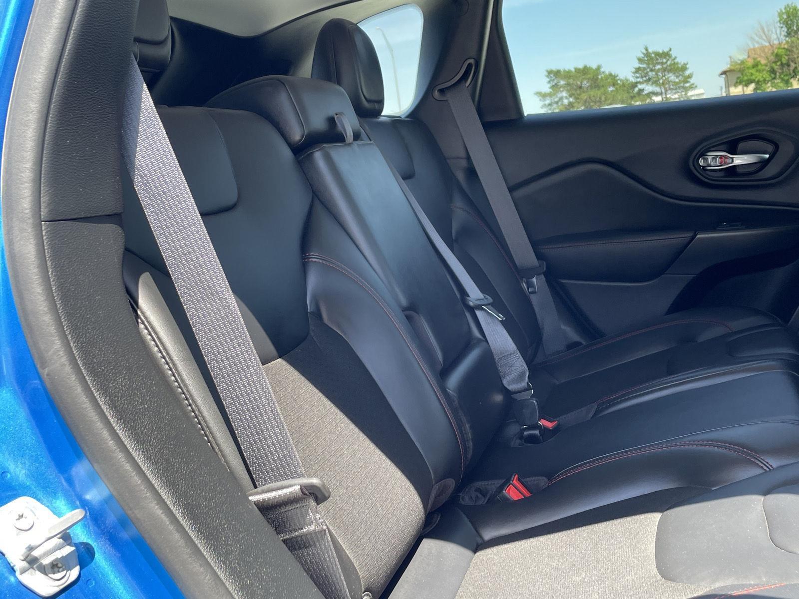 Vehicle photo 20