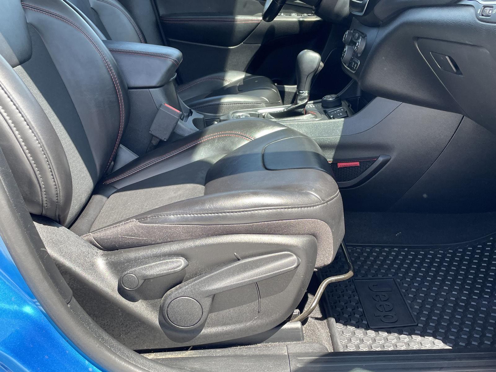 Vehicle photo 21