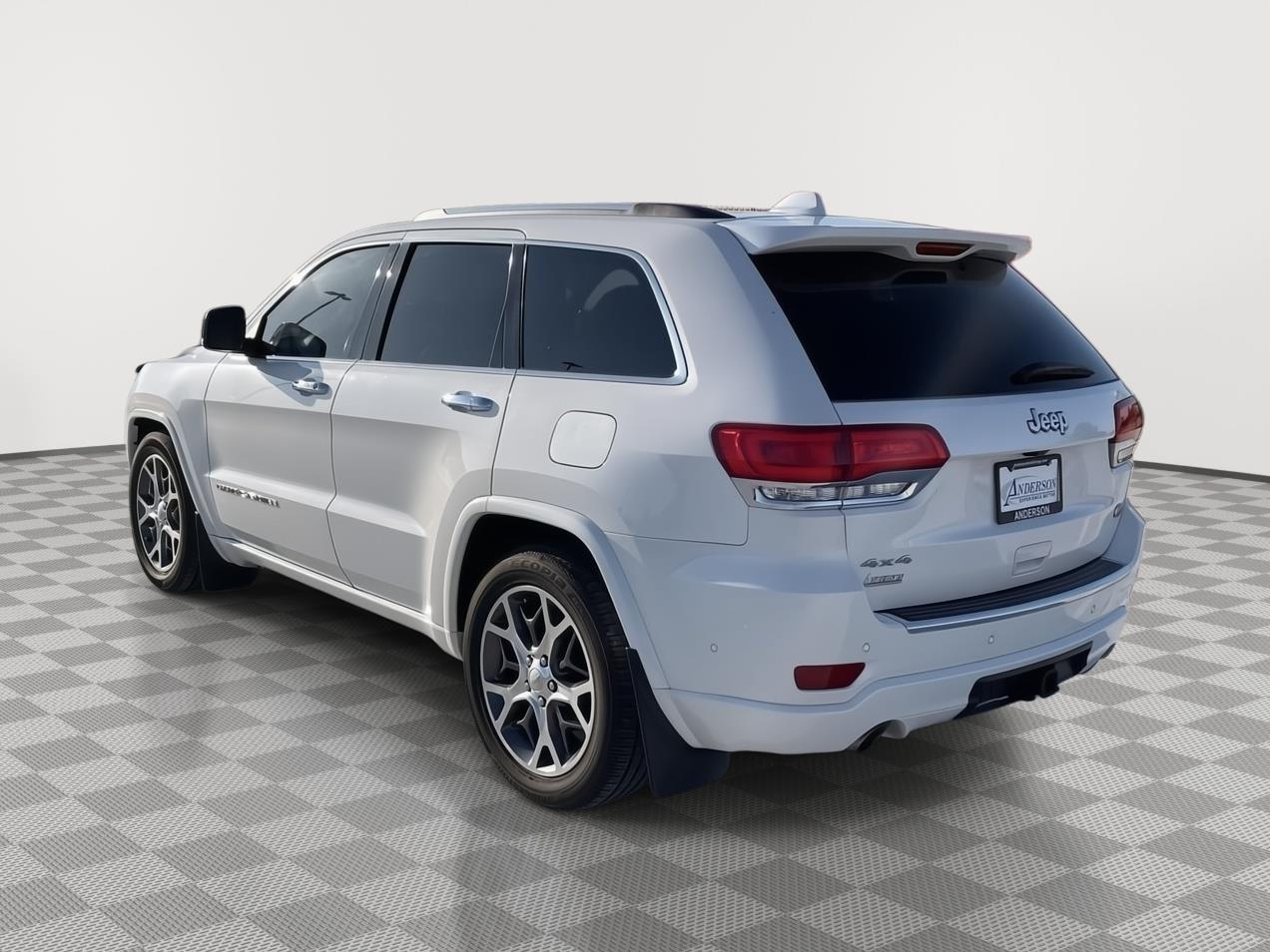 Vehicle photo 4