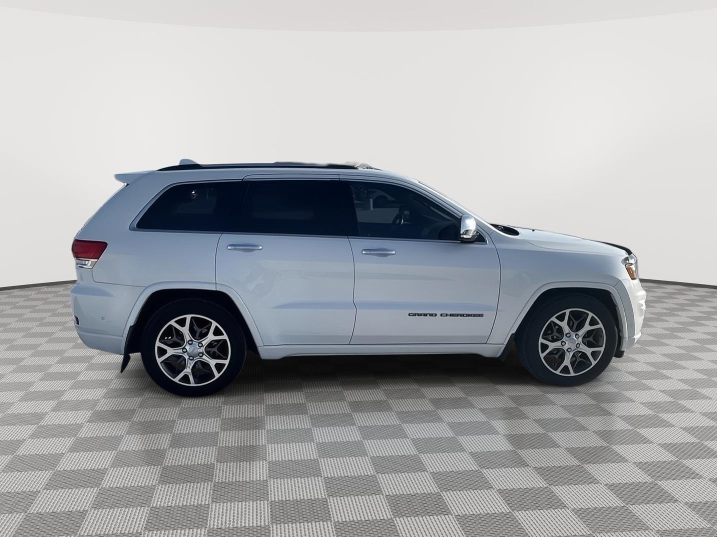 Vehicle photo 7