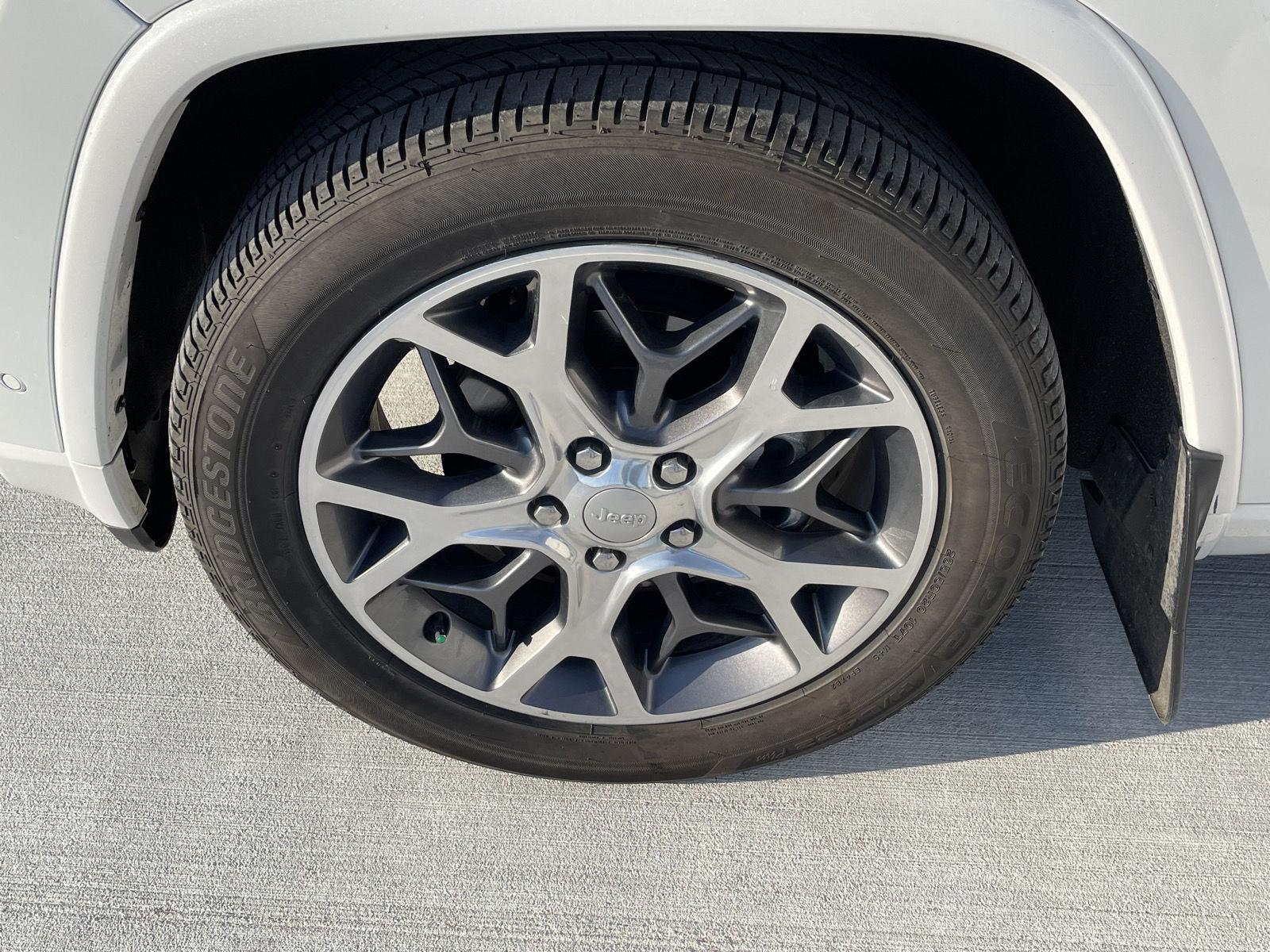 Vehicle photo 10