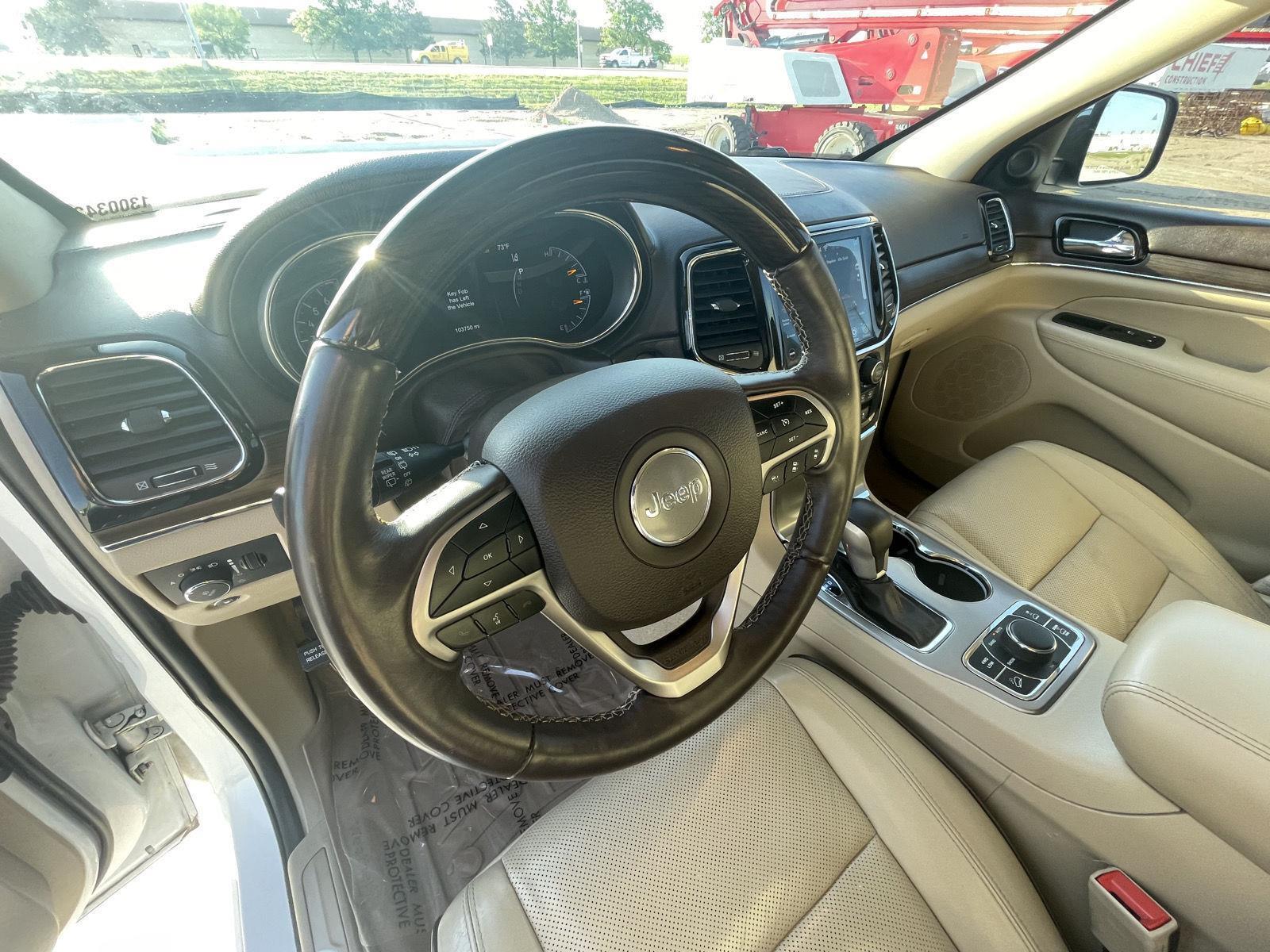 Vehicle photo 14