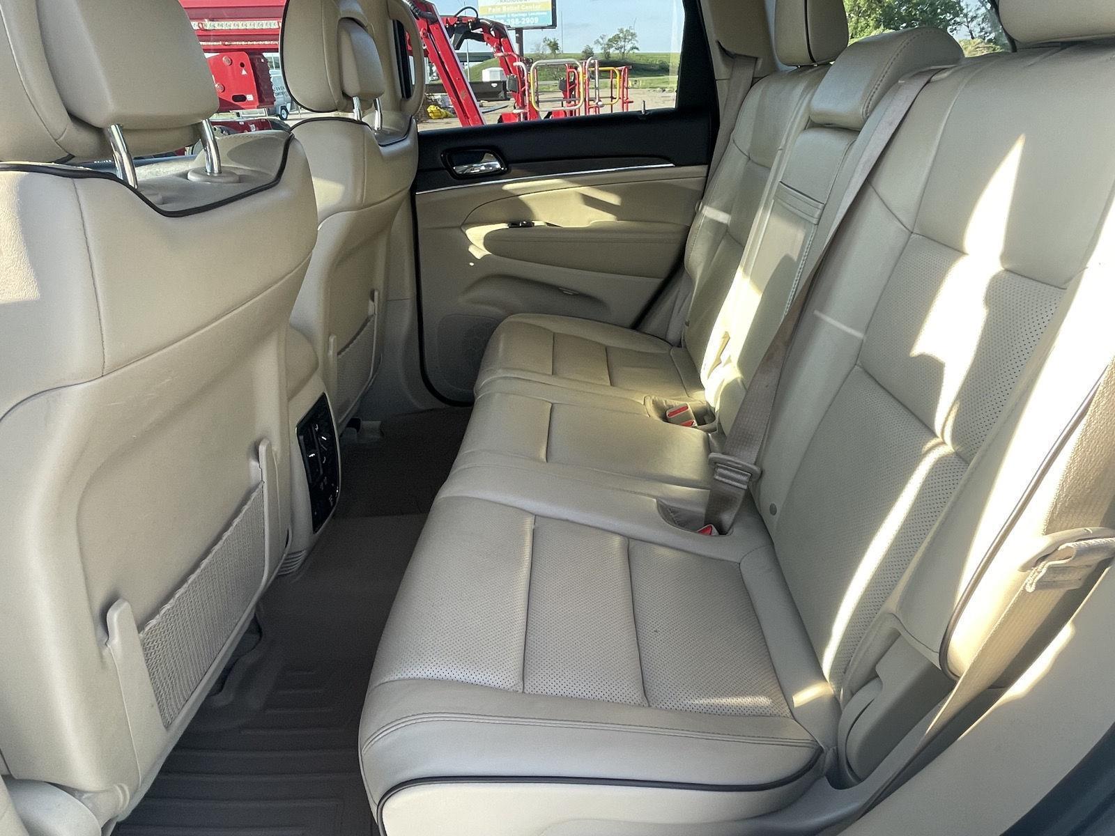 Vehicle photo 16