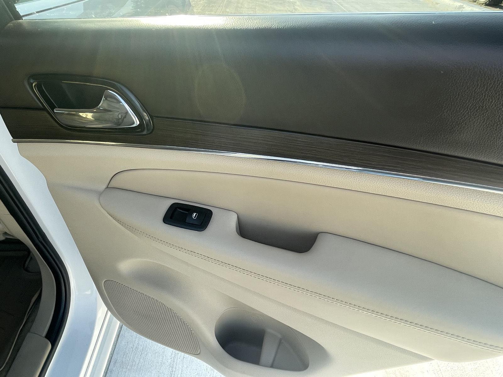 Vehicle photo 18