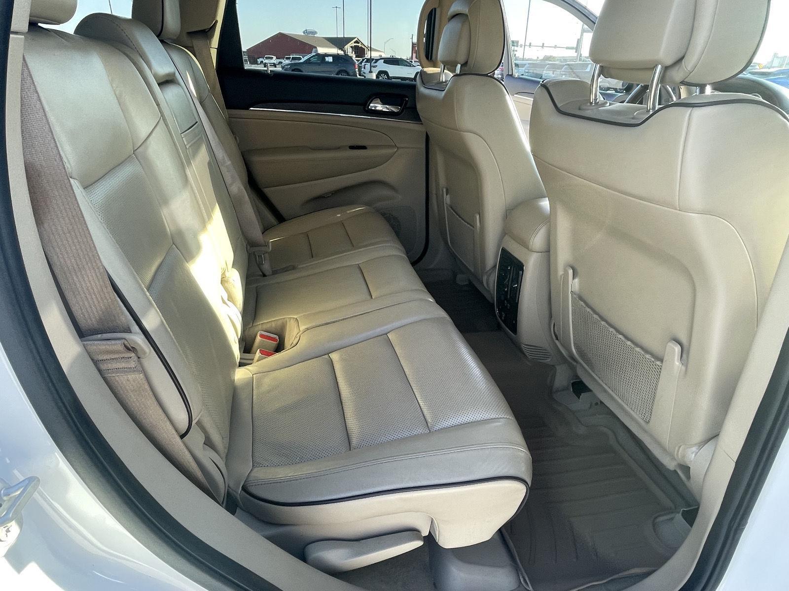 Vehicle photo 19