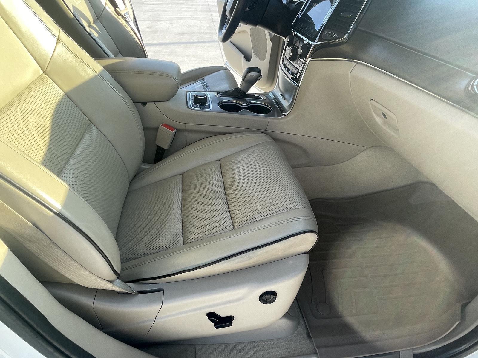 Vehicle photo 21