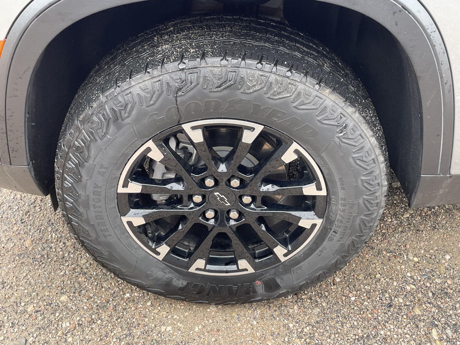 Vehicle photo 10