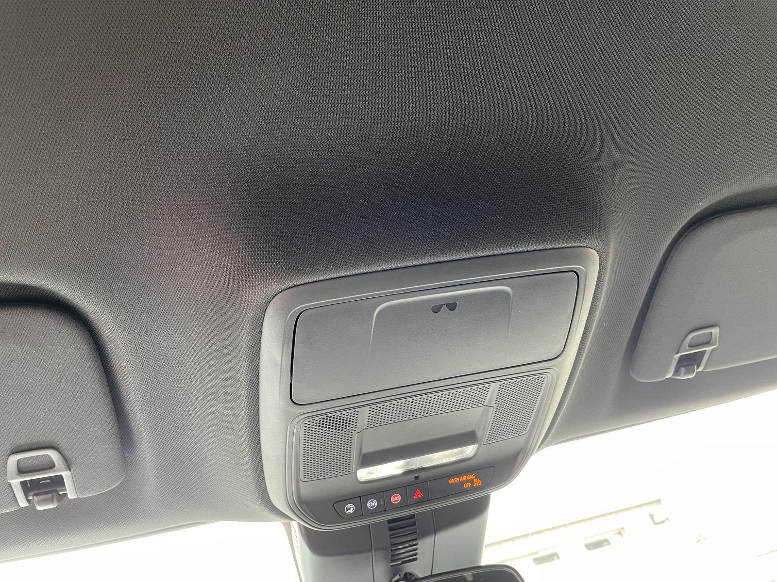 Vehicle photo 16