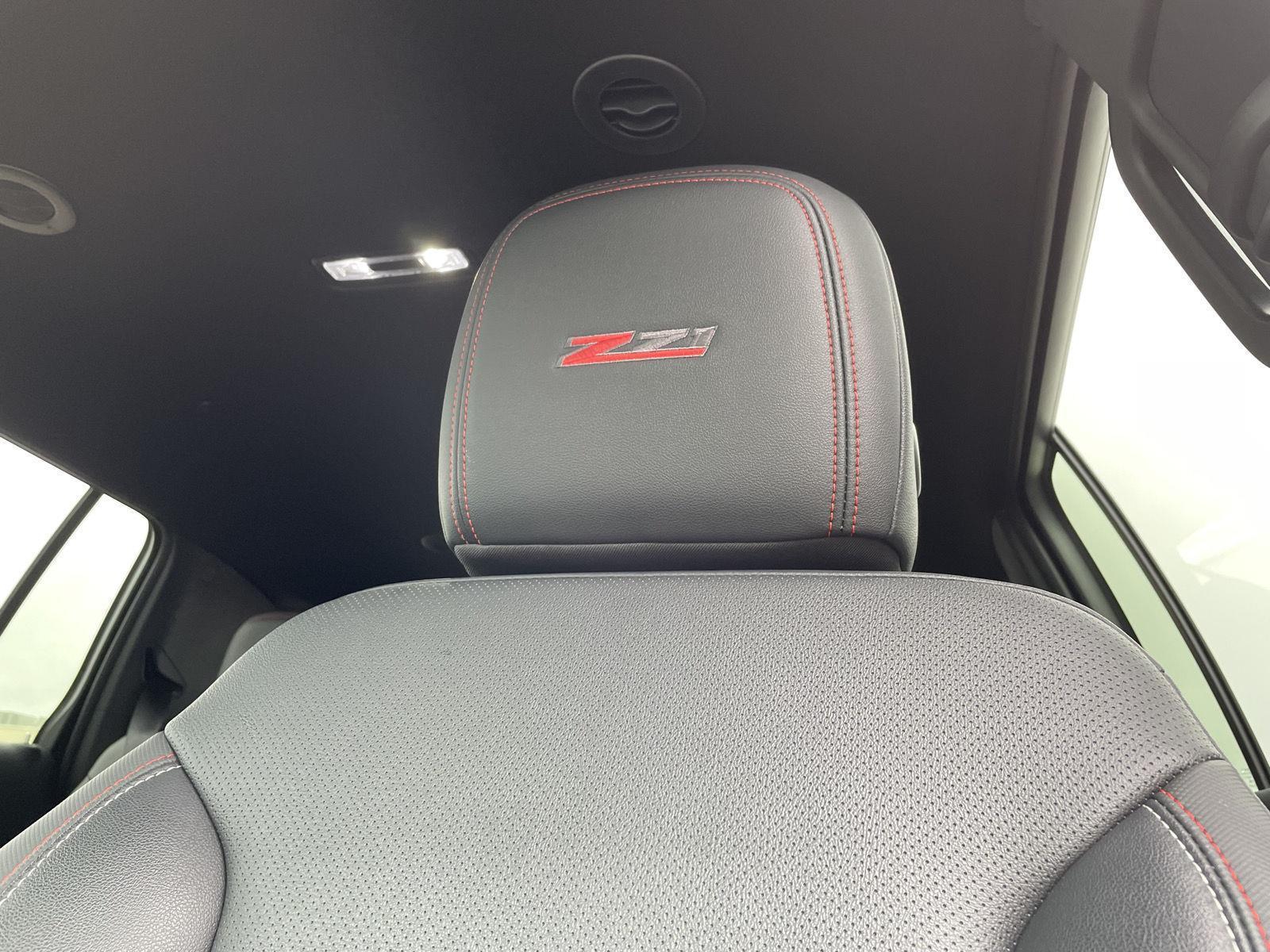 Vehicle photo 18