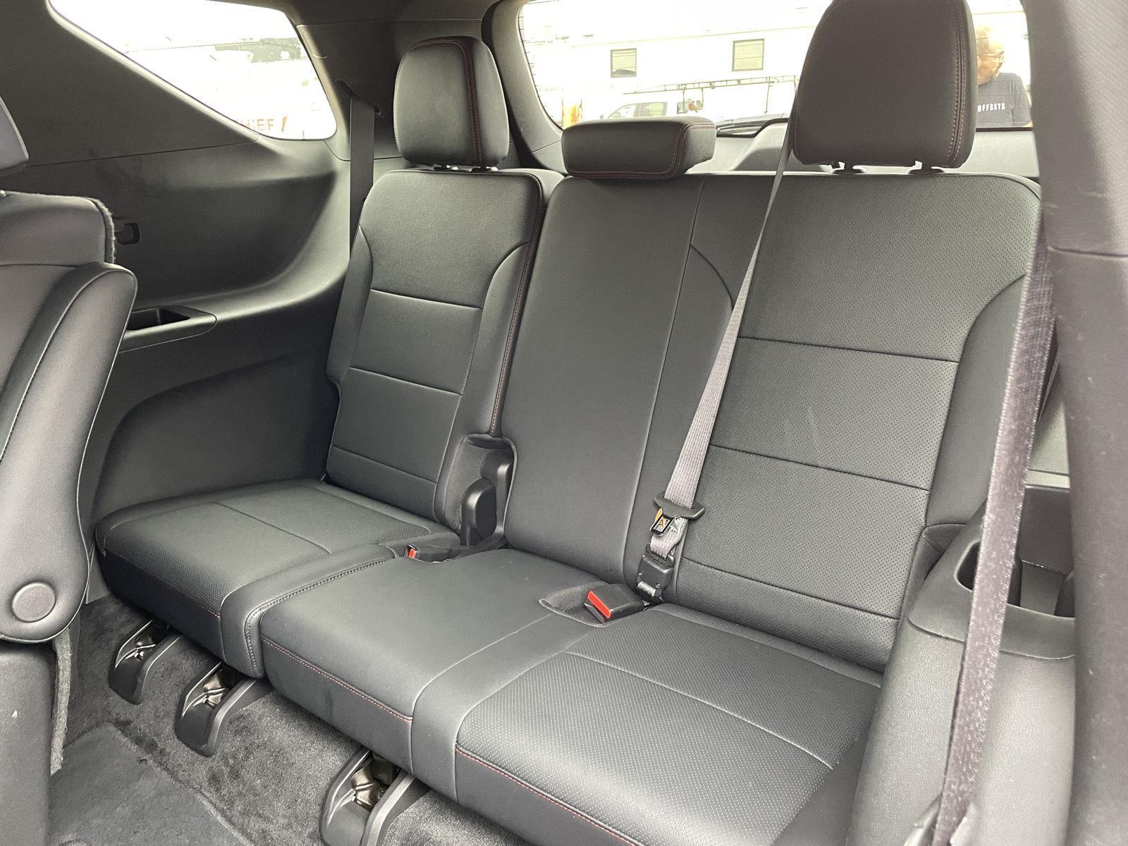 Vehicle photo 19