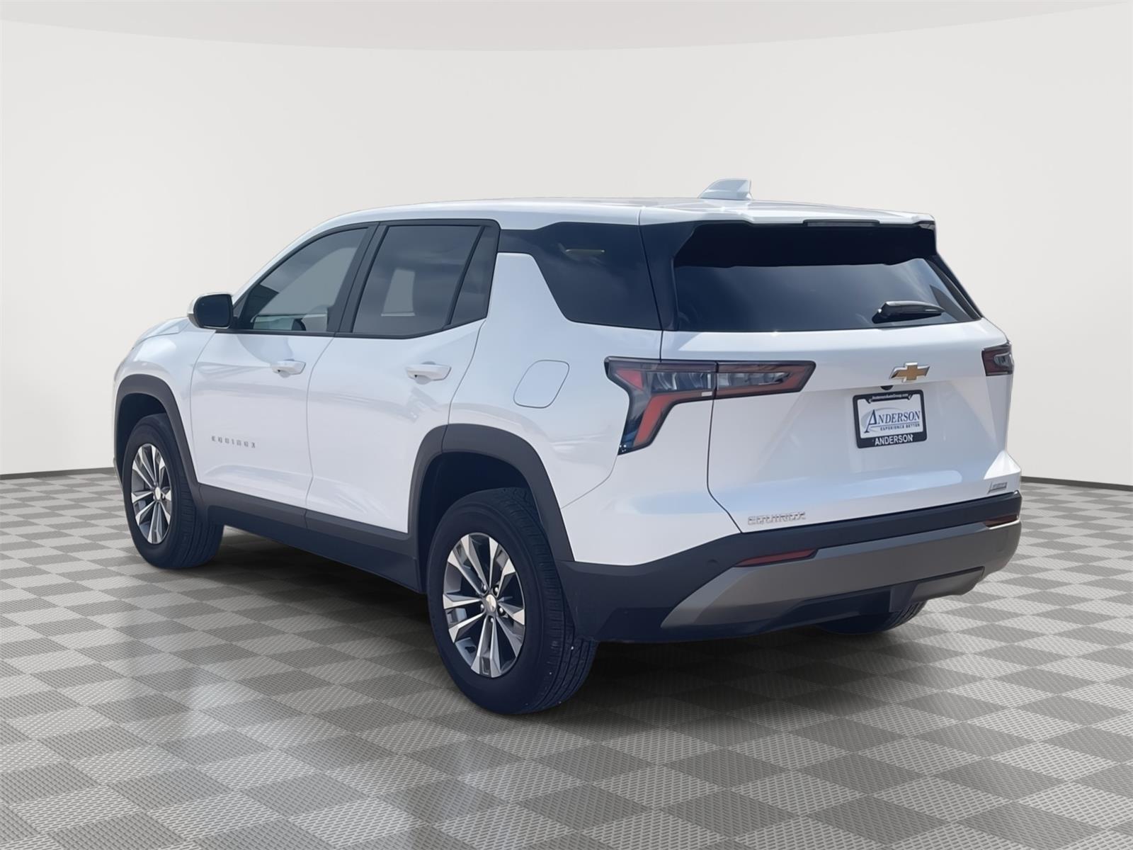 Vehicle photo 4