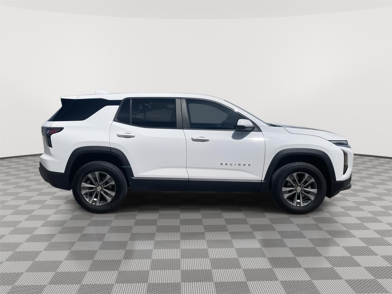 Vehicle photo 7