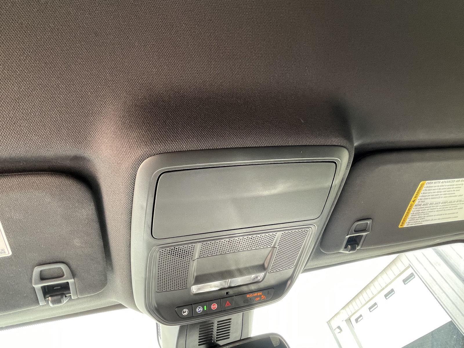 Vehicle photo 16
