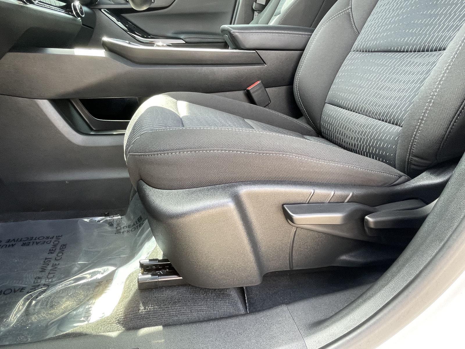 Vehicle photo 17