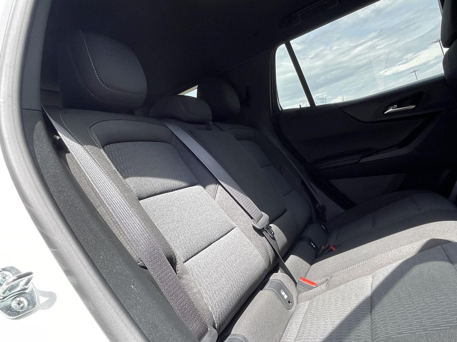 Vehicle photo 19