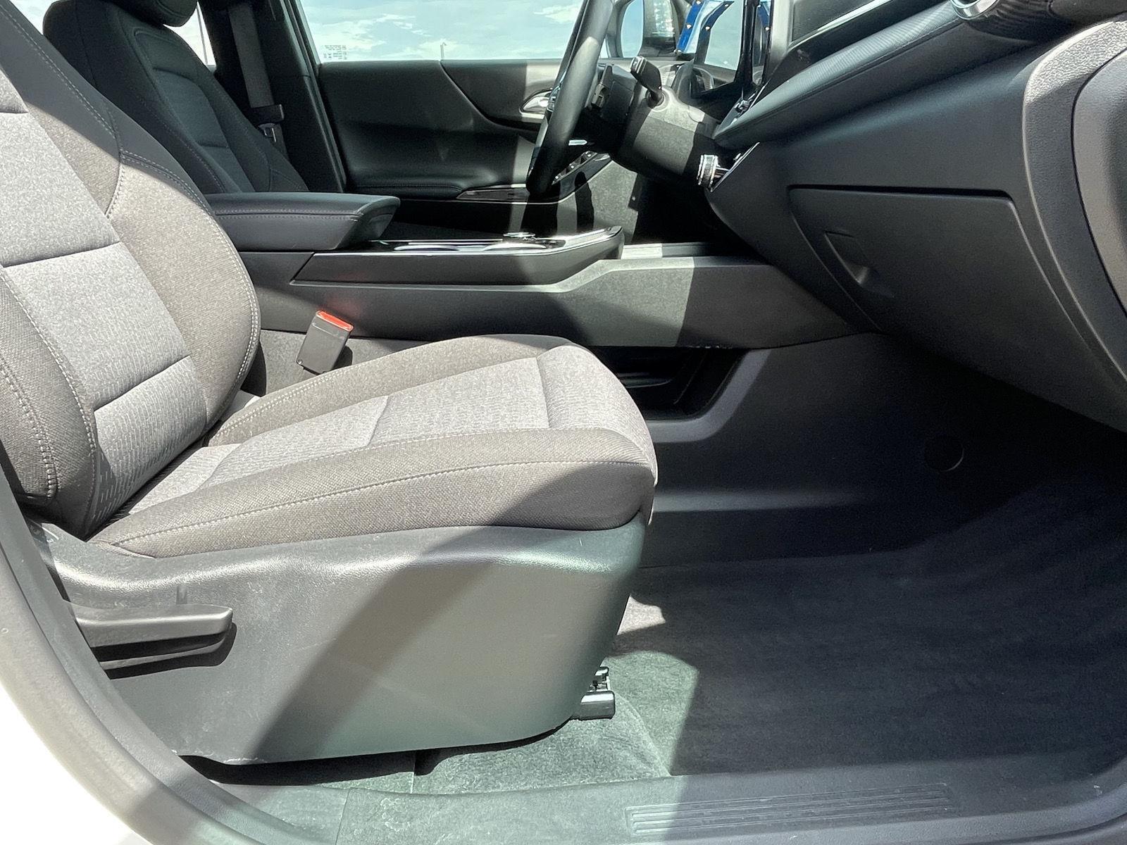 Vehicle photo 20