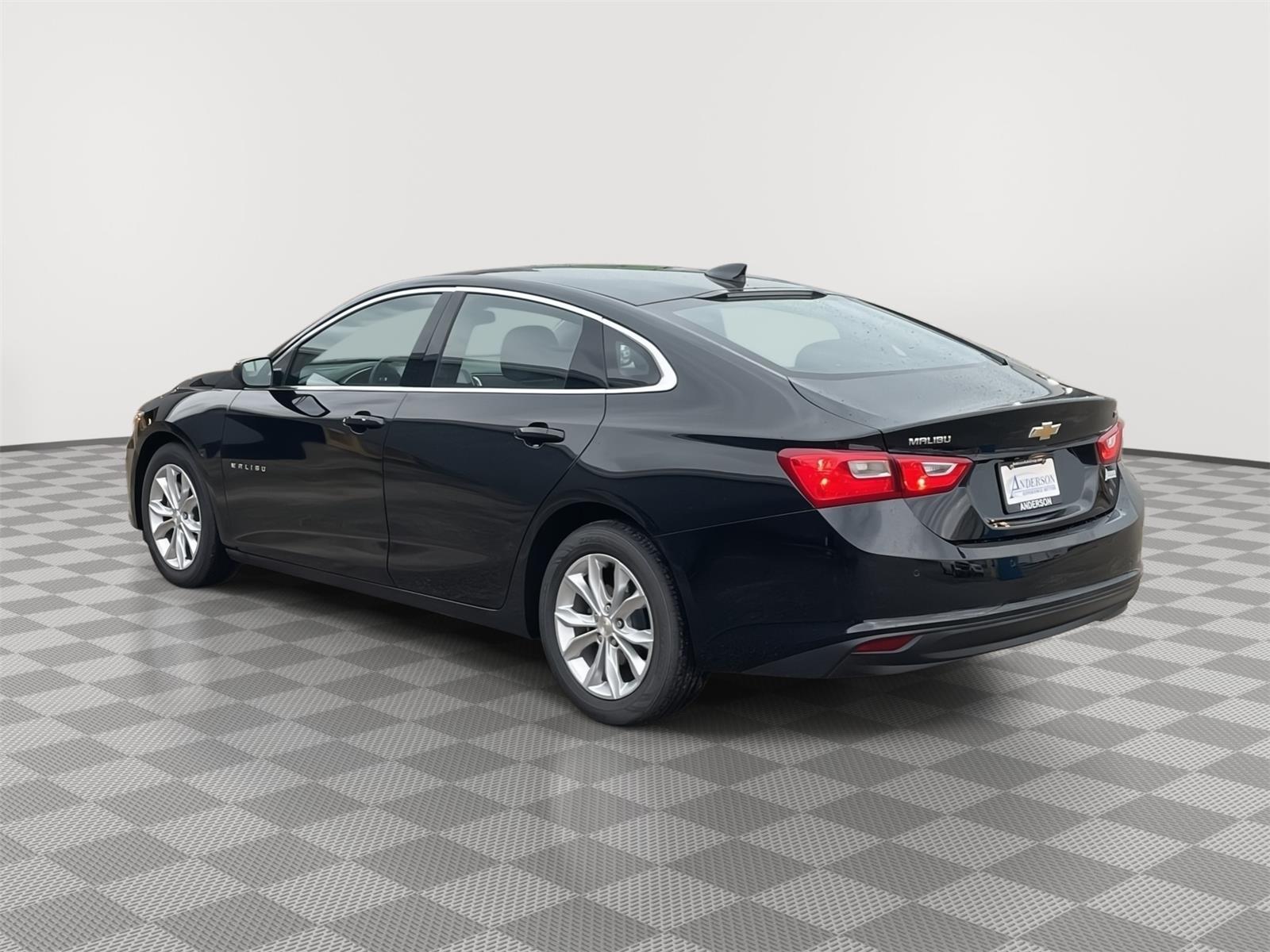 Vehicle photo 4