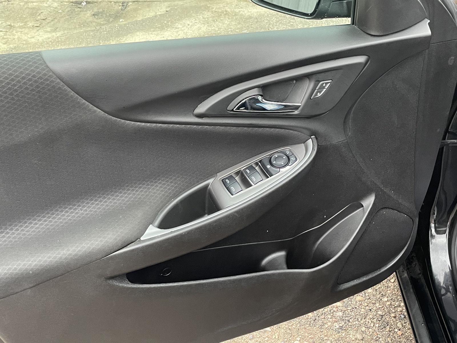 Vehicle photo 9