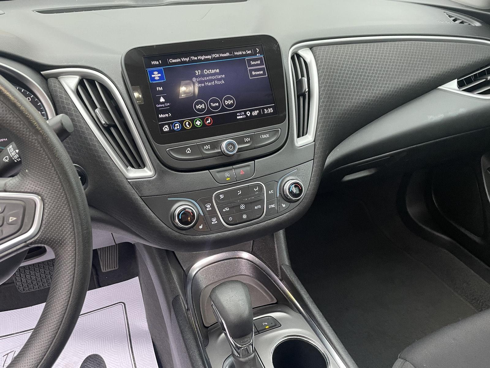 Vehicle photo 11