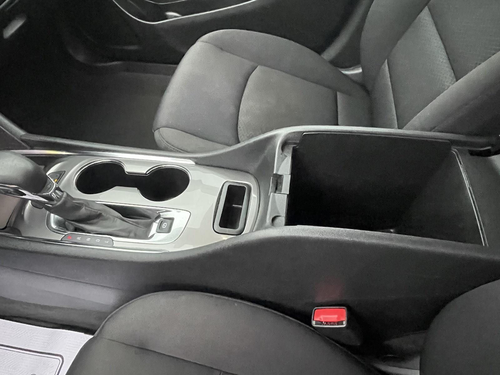 Vehicle photo 12